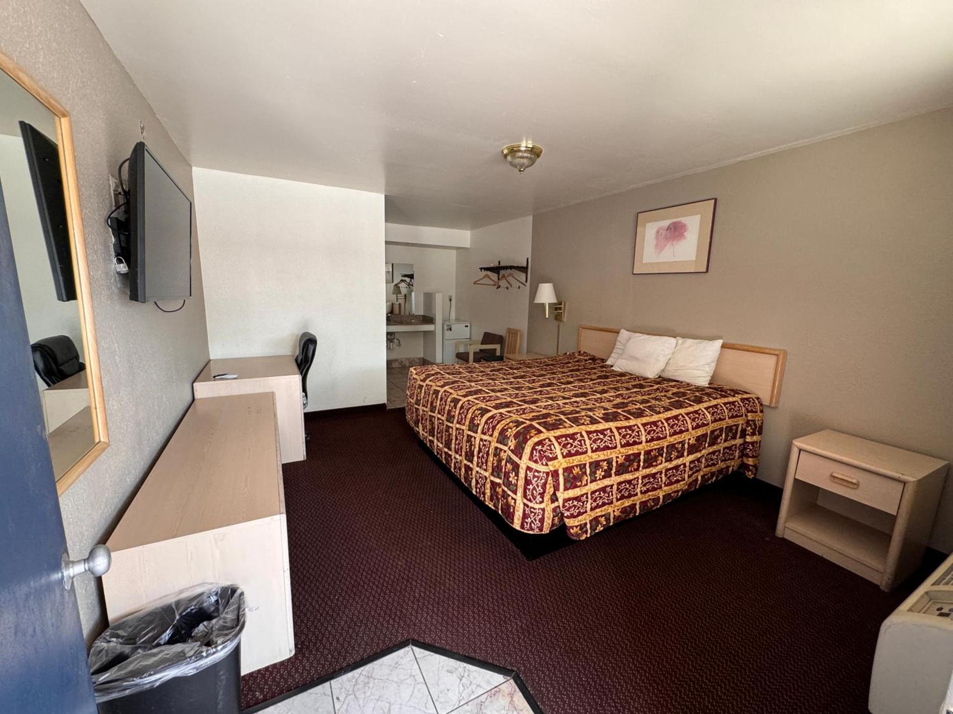 Redwood Lodge photo 3