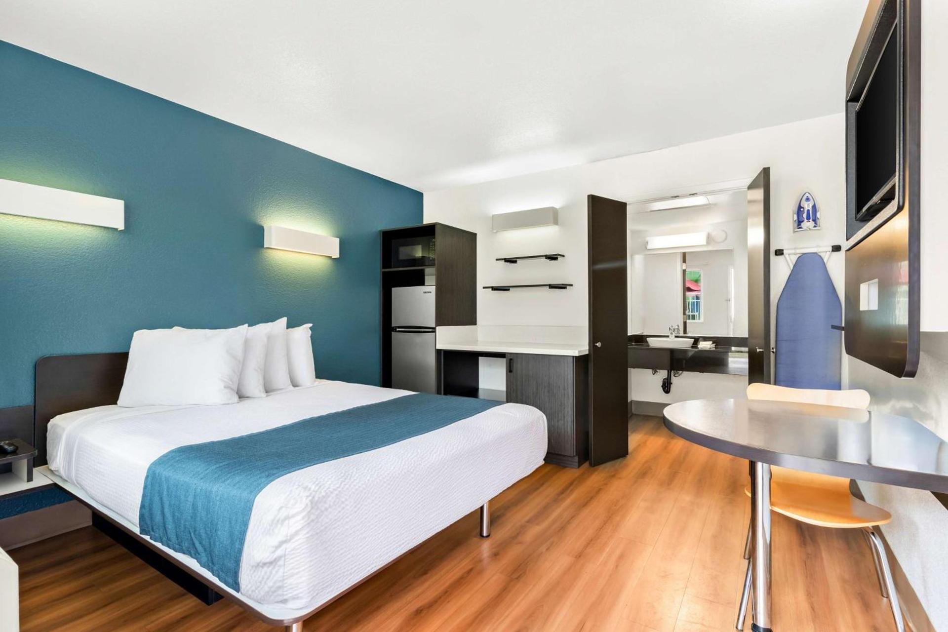 Studio 6 Suites Carpinteria, CA Santa Barbara South photo 3