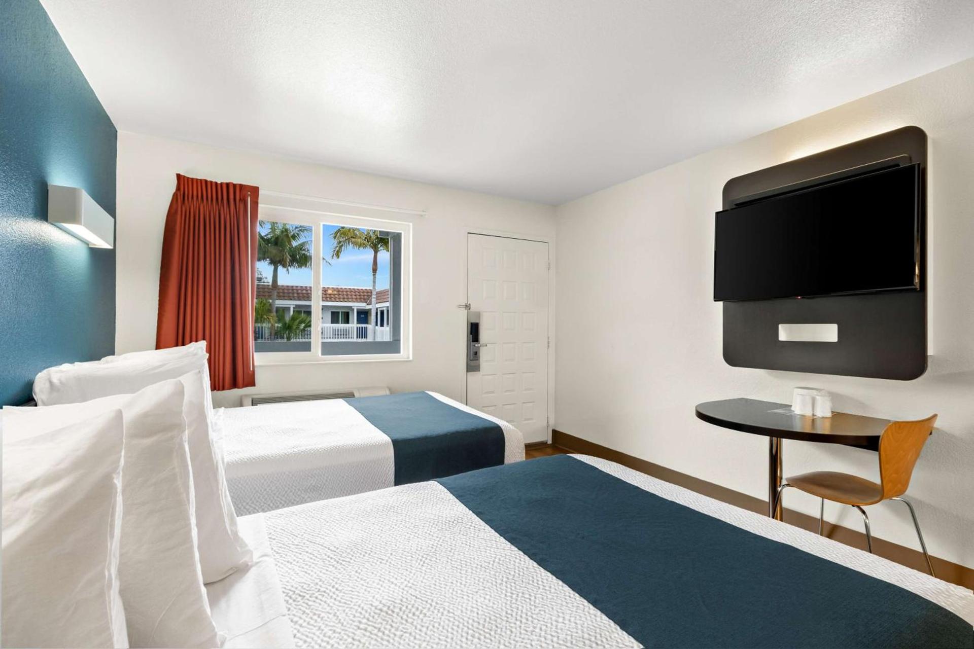 Studio 6 Suites Carpinteria, CA Santa Barbara South photo 11
