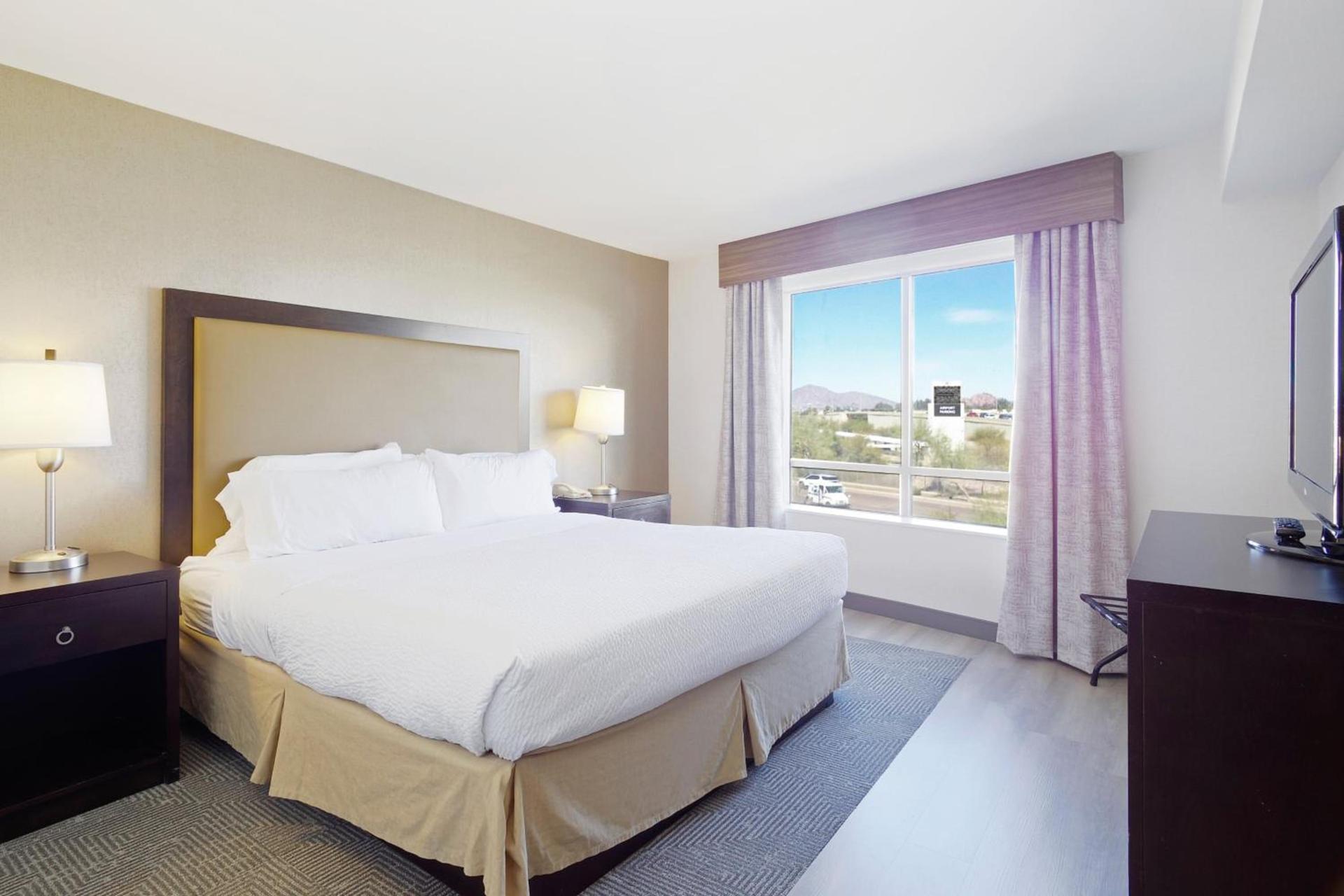 Holiday Inn & Suites Phoenix Airport by IHG photo 83