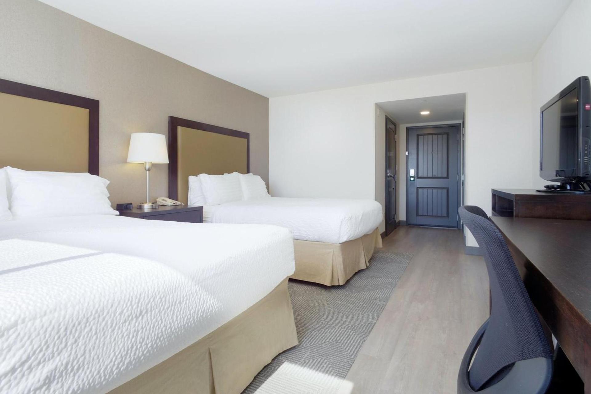 Holiday Inn & Suites Phoenix Airport by IHG photo 59