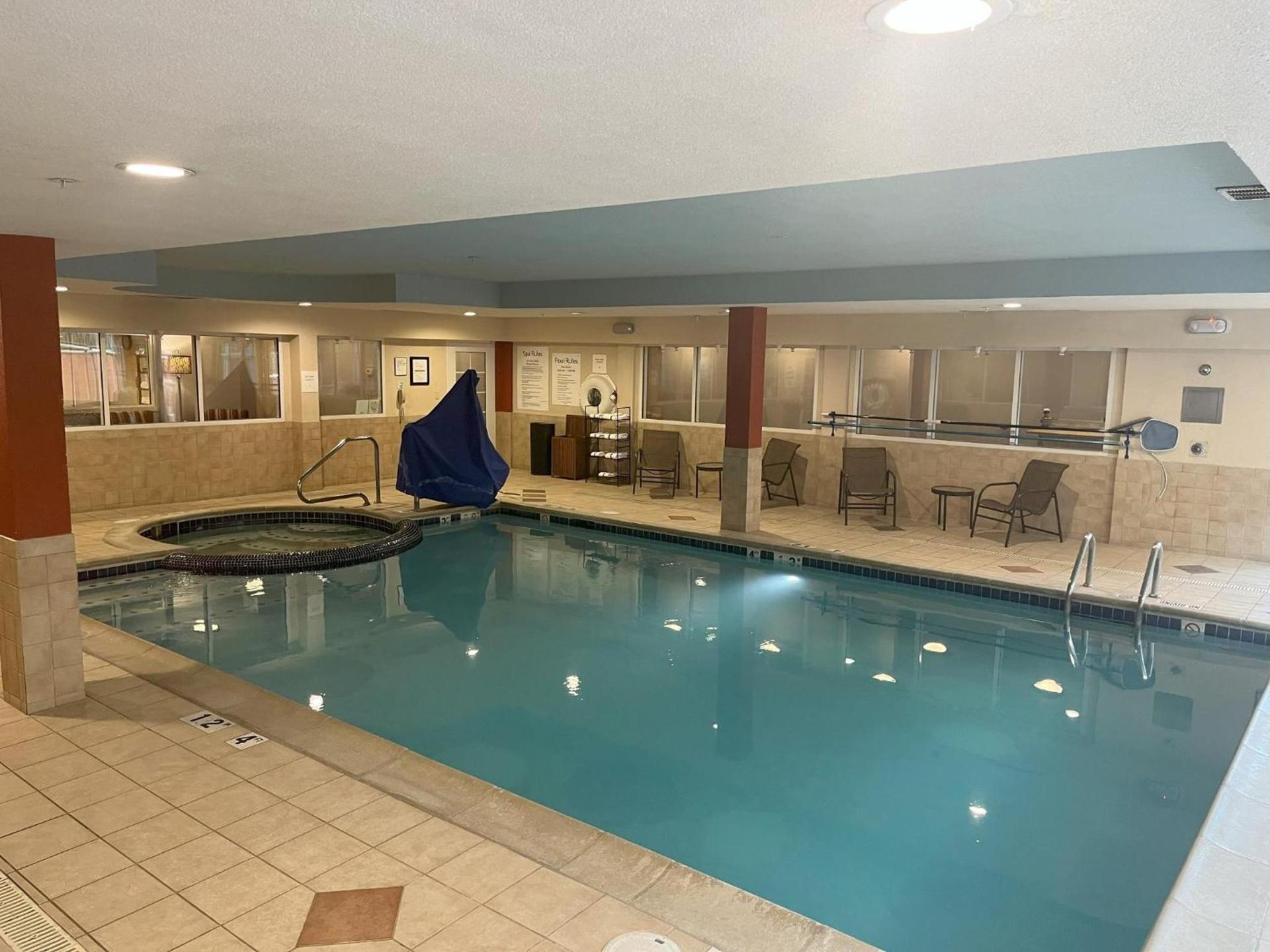 Holiday Inn Express Hotel & Suites Grand Rapids-North by IHG photo 23