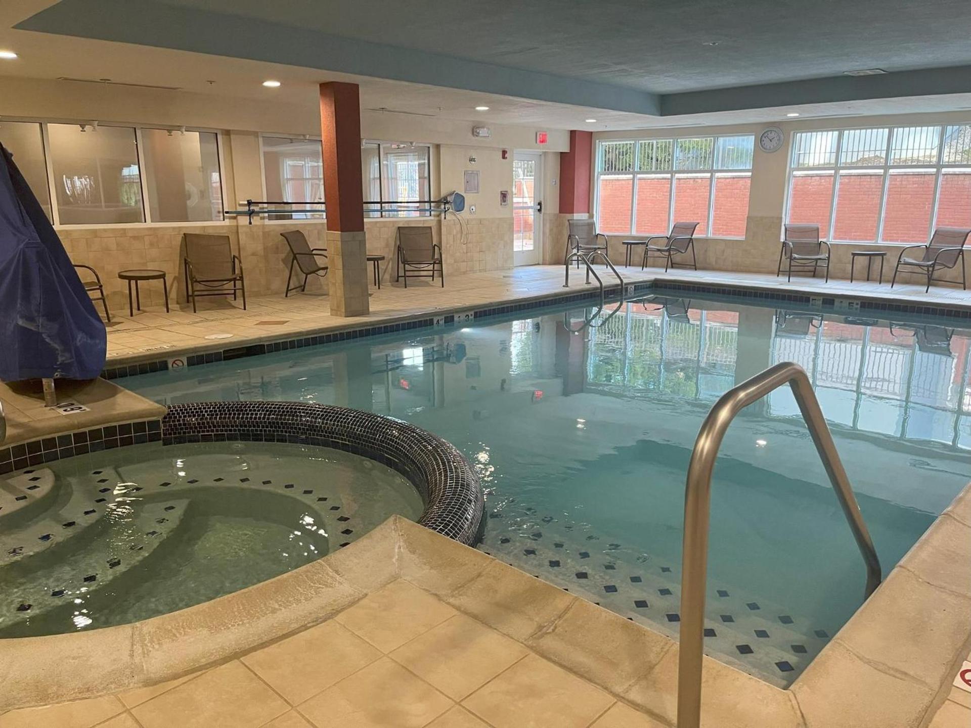 Holiday Inn Express Hotel & Suites Grand Rapids-North by IHG photo 24
