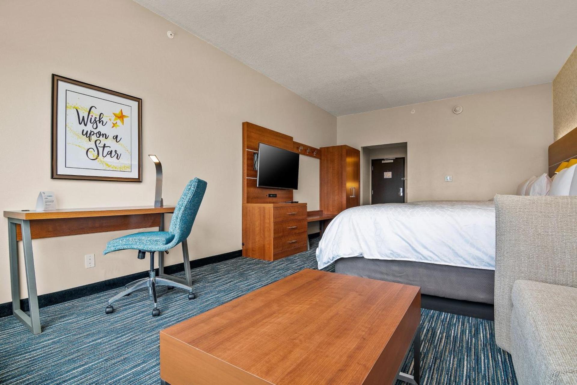 Holiday Inn Express & Suites Orlando- Lake Buena Vista by IHG photo 17
