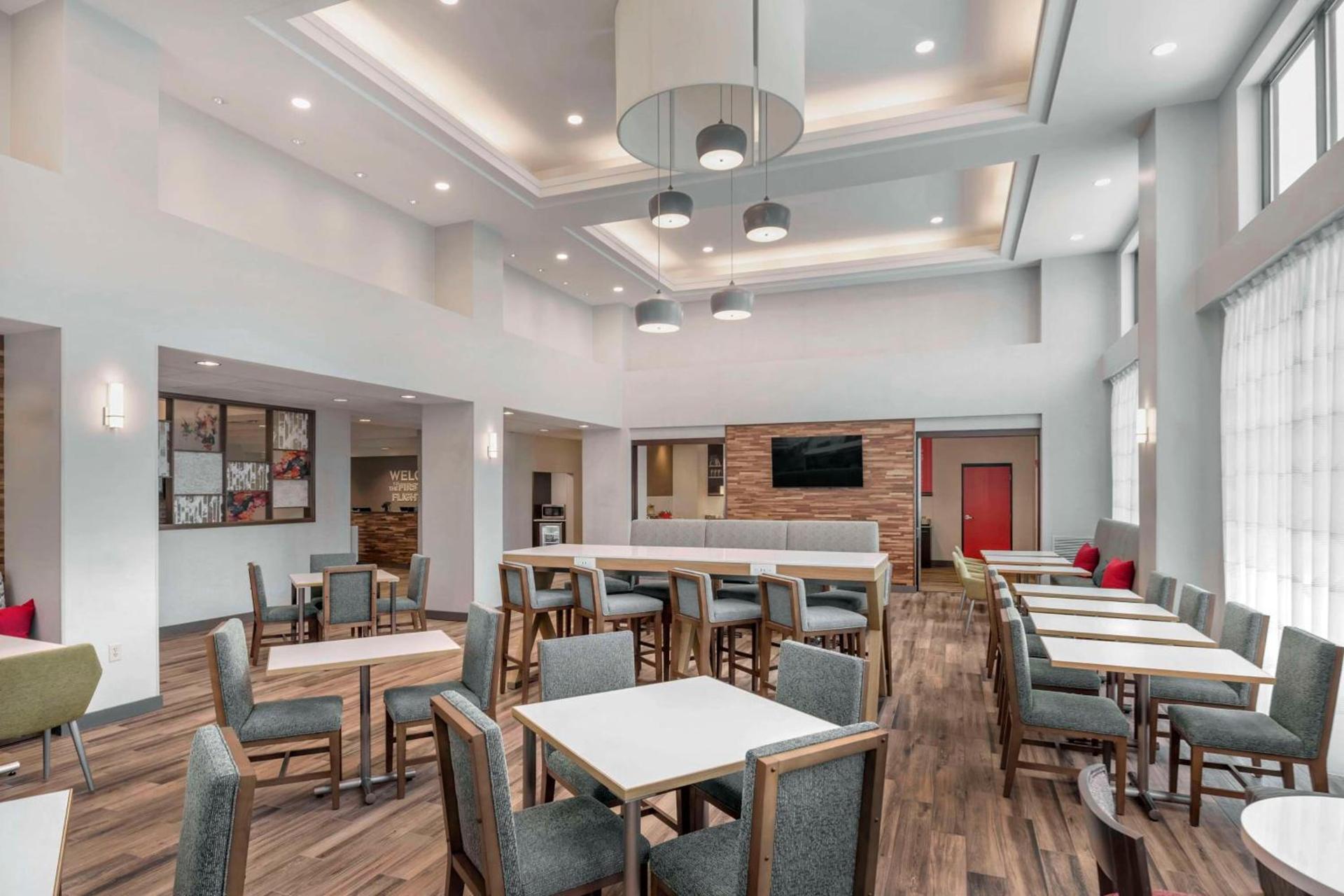 Hampton Inn & Suites Burlington photo 6