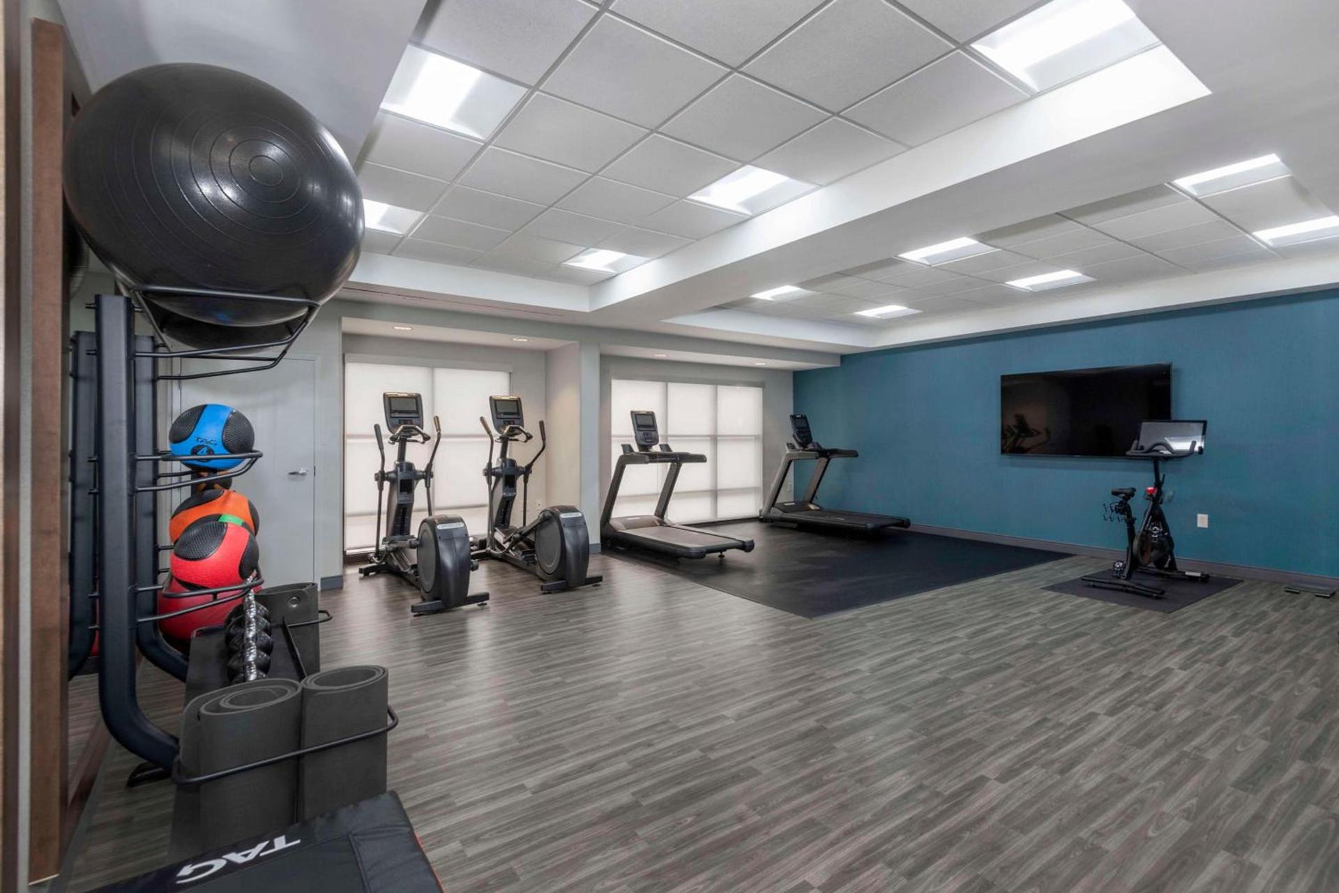 Hampton Inn & Suites Burlington photo 11