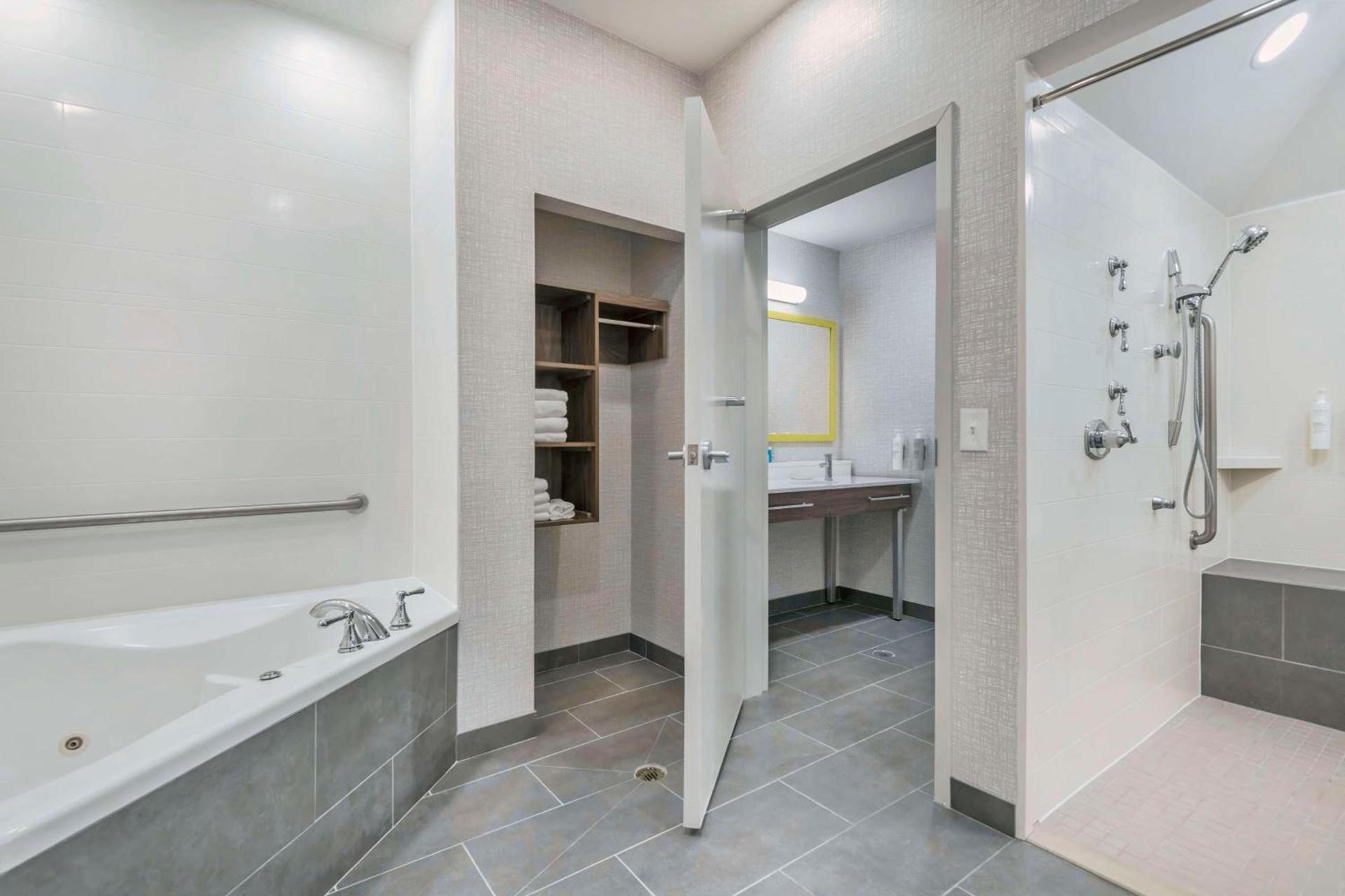 Hampton Inn & Suites Burlington photo 33