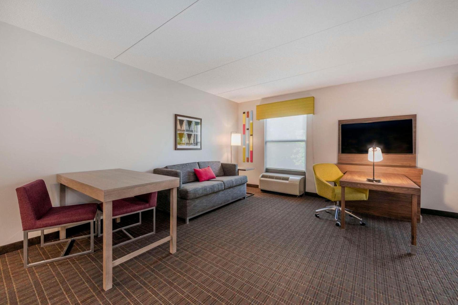 Hampton Inn & Suites Burlington photo 26
