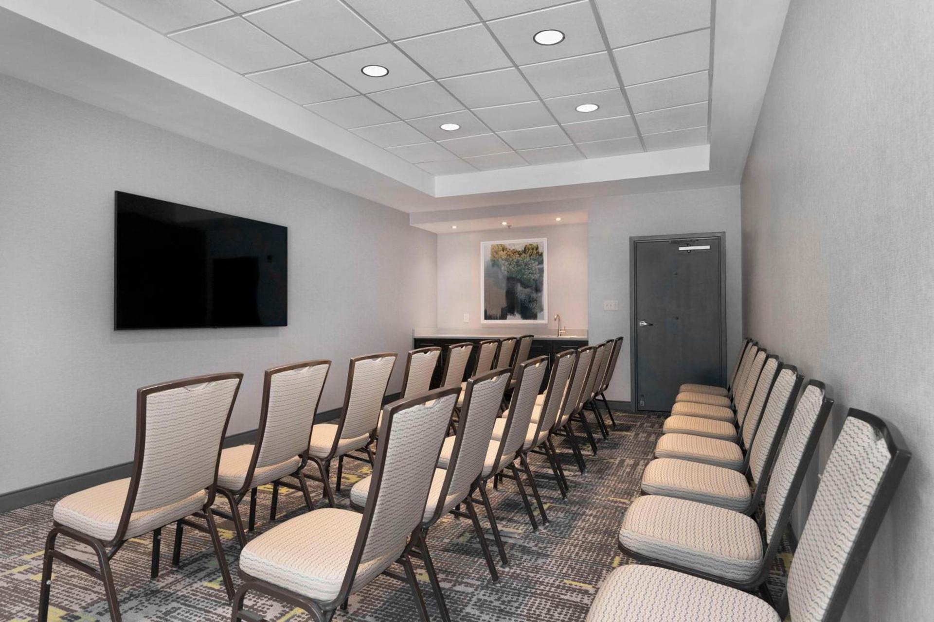 Hampton Inn & Suites Burlington photo 46