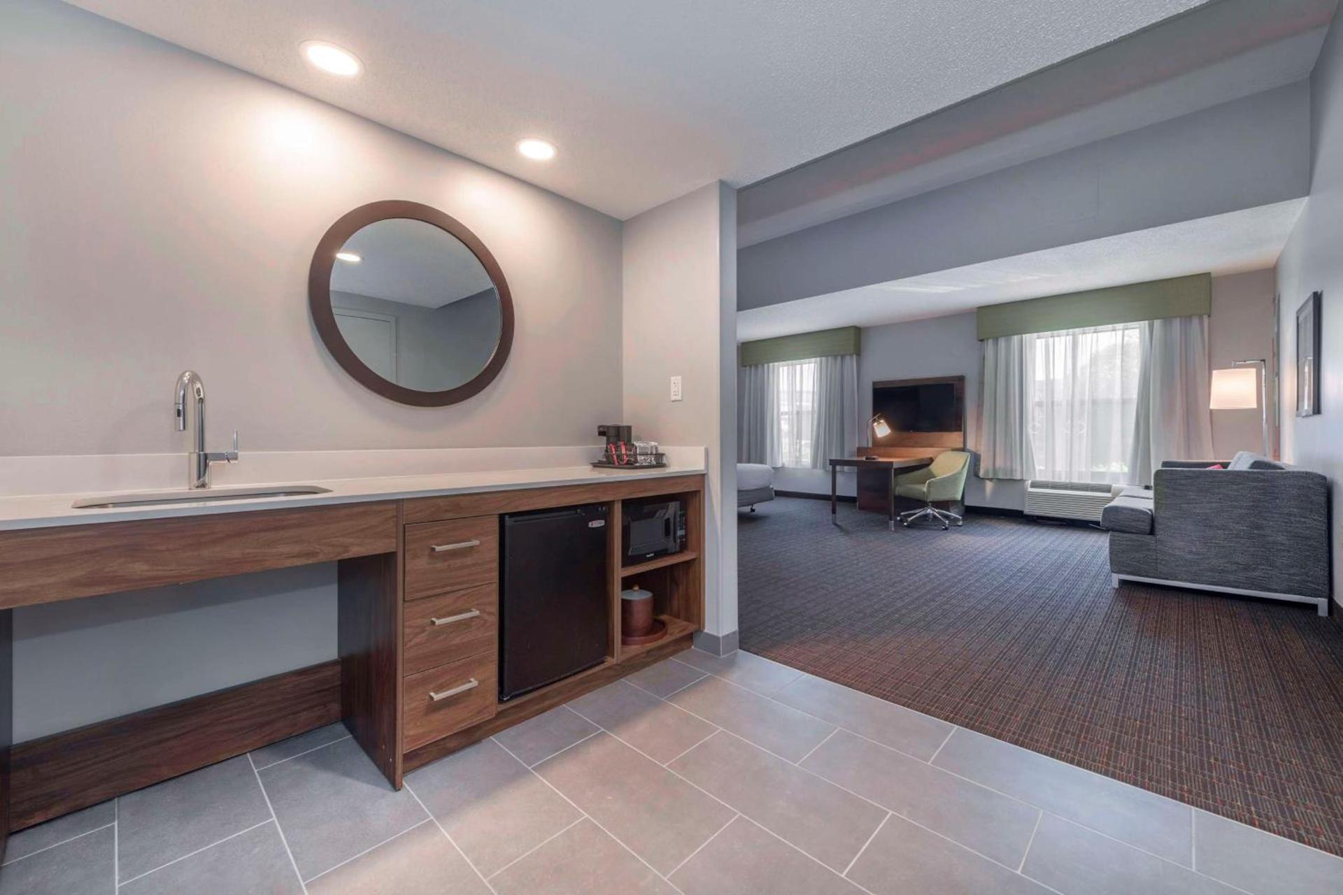 Hampton Inn & Suites Burlington photo 32
