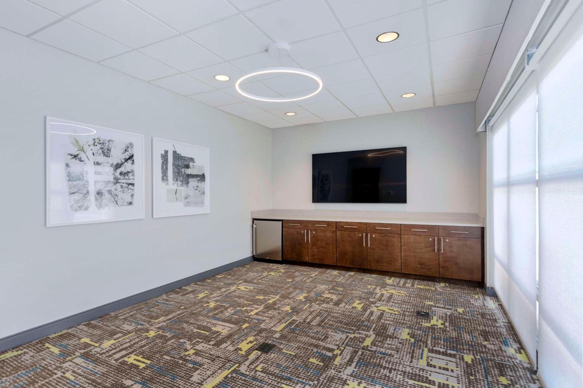 Hampton Inn & Suites Burlington photo 48