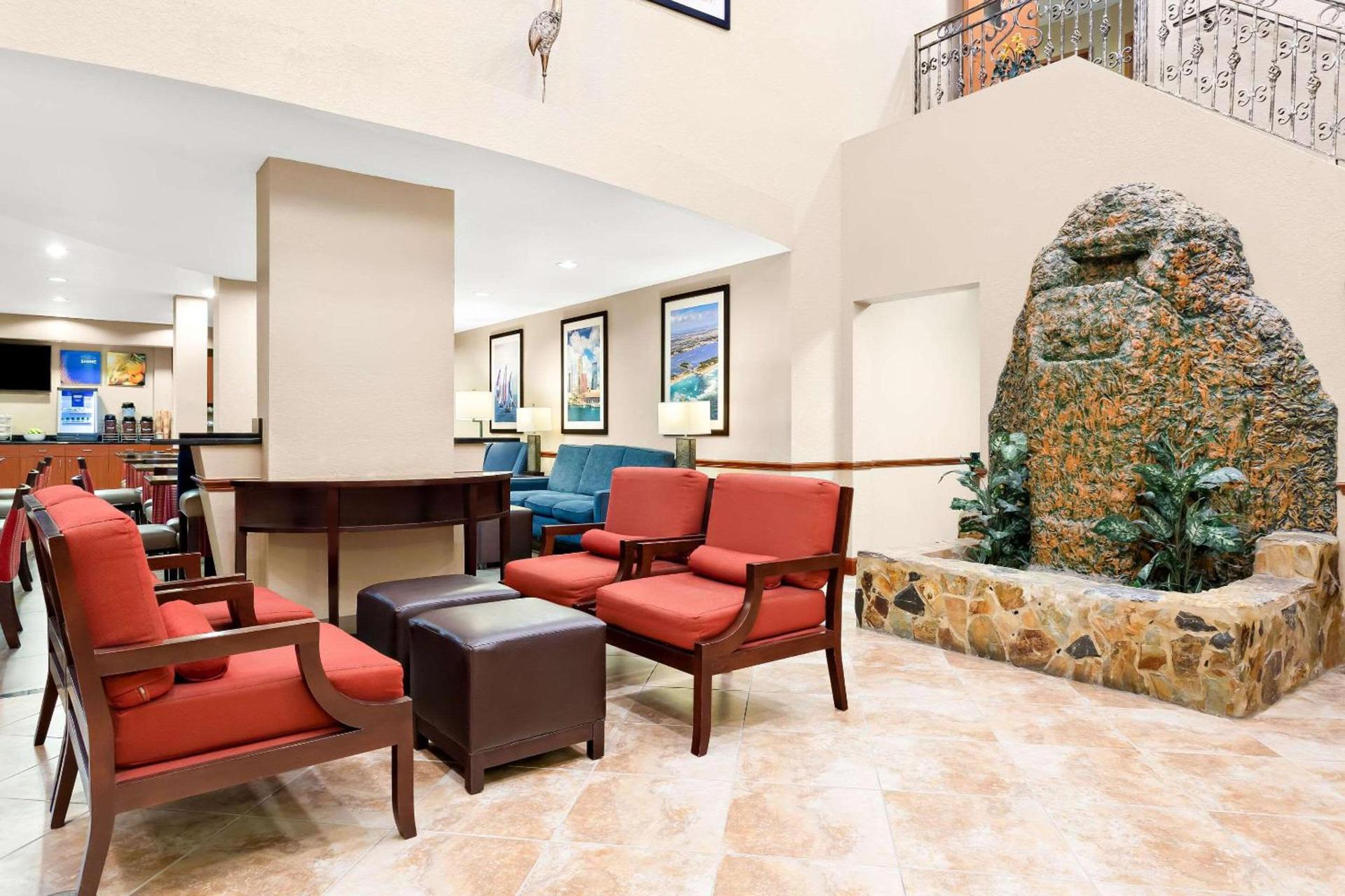 Comfort Suites Tampa Airport North photo 8