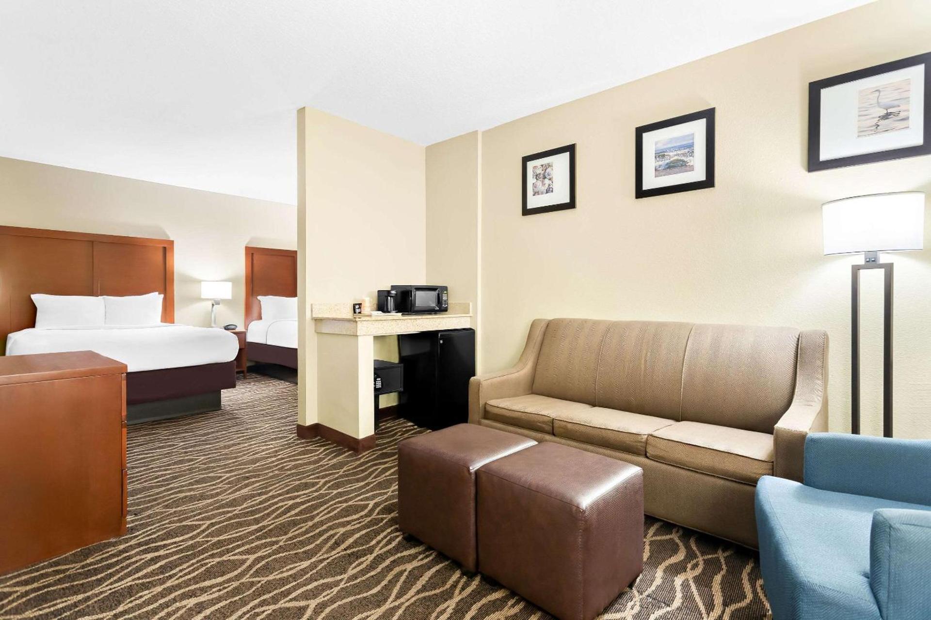 Comfort Suites Tampa Airport North photo 16