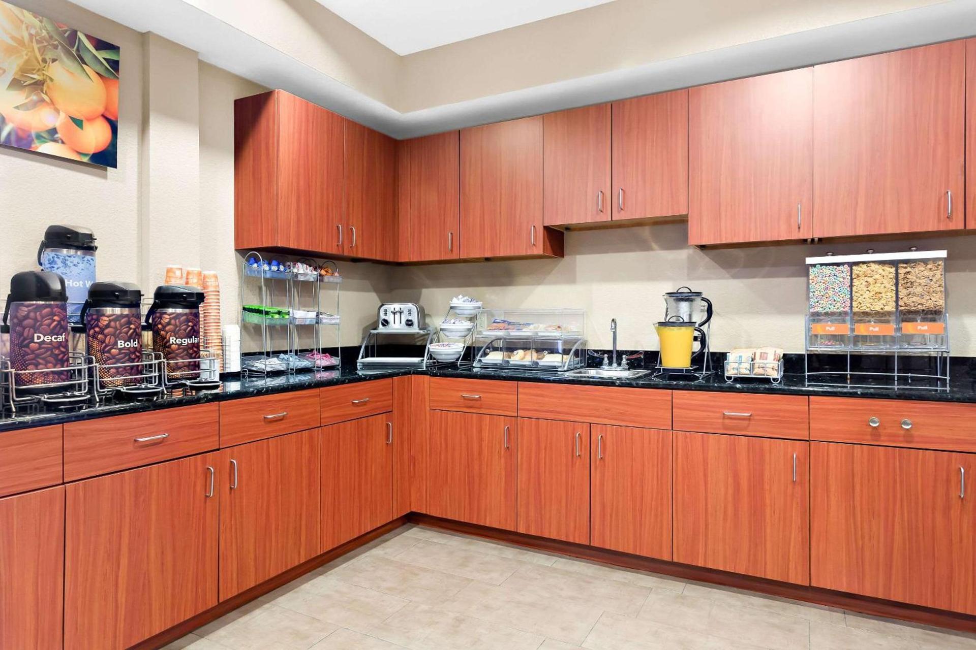 Comfort Suites Tampa Airport North photo 29