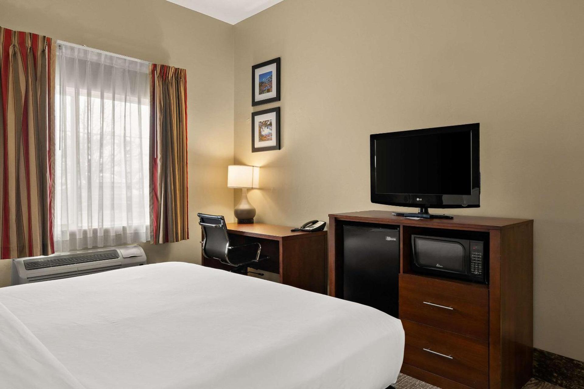 Comfort Inn Ogden near Event Center photo 9