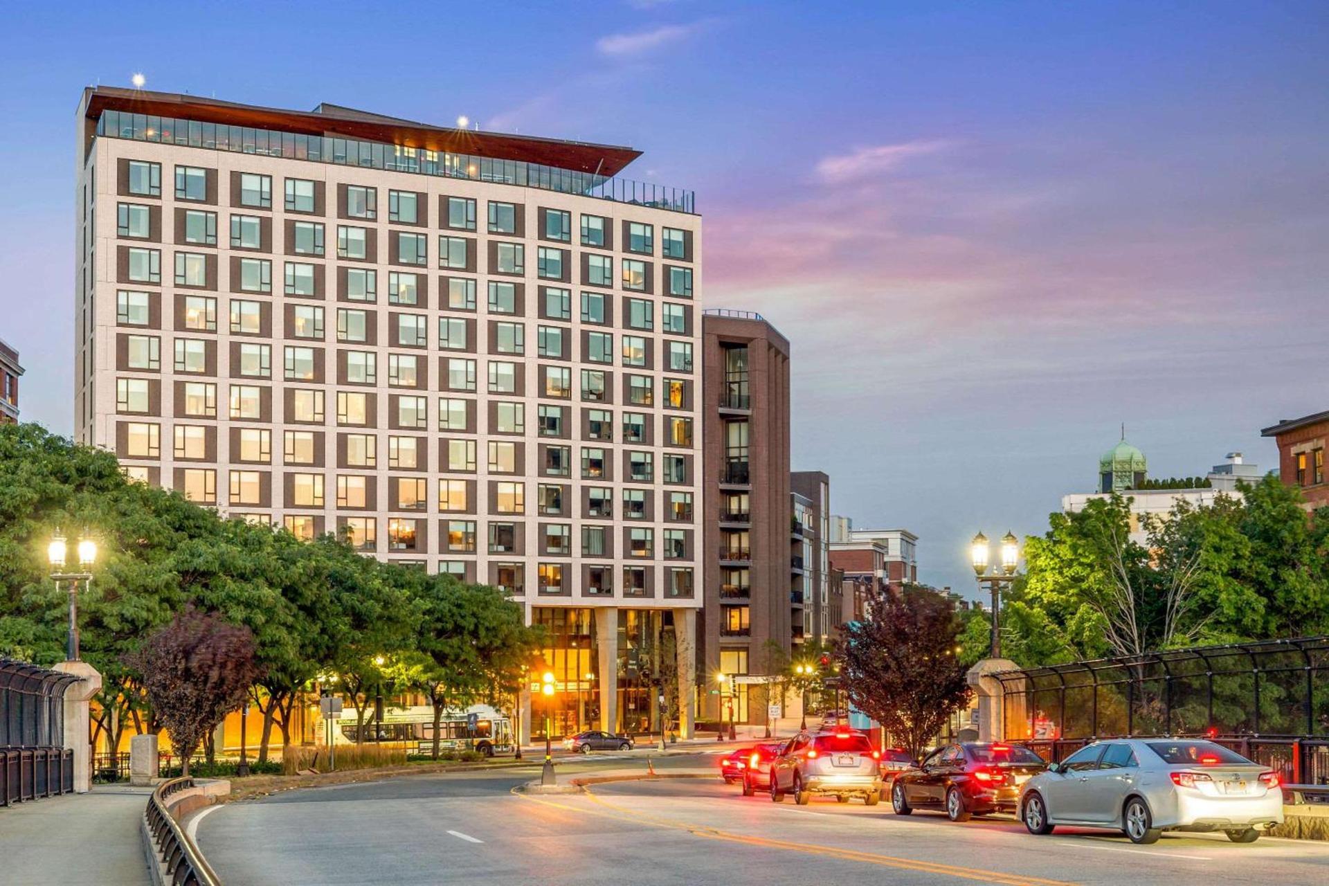 Cambria Hotel Boston Downtown - Seaport photo 2