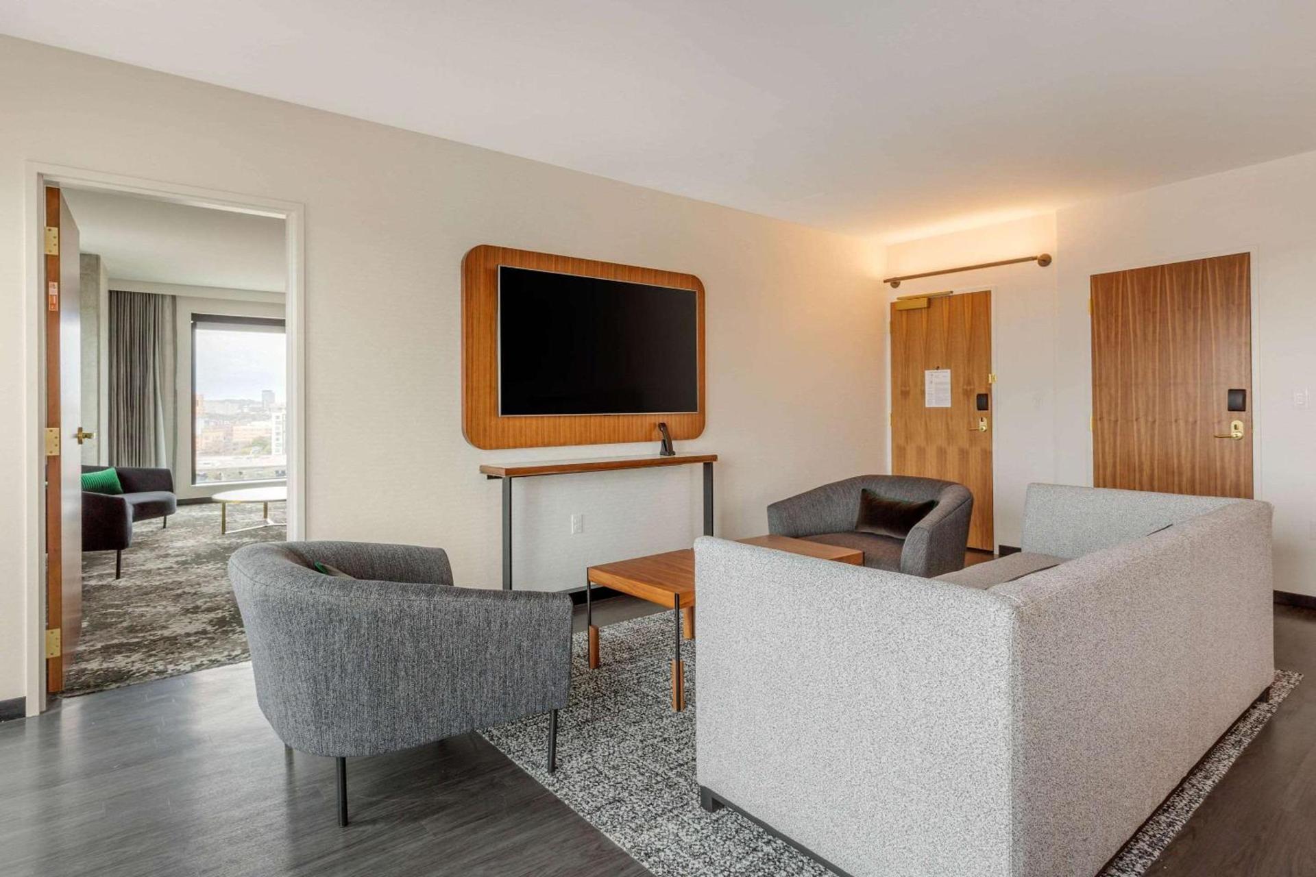 Cambria Hotel Boston Downtown - Seaport photo 27