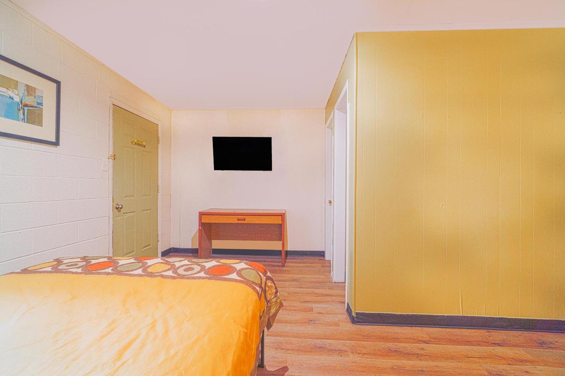 The Inn By OYO El Dorado Lake photo 18
