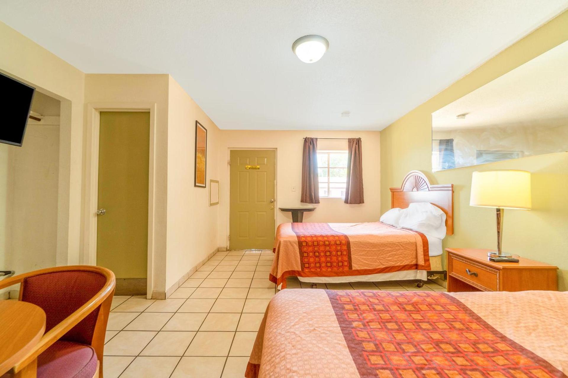 The Inn By OYO El Dorado Lake photo 33