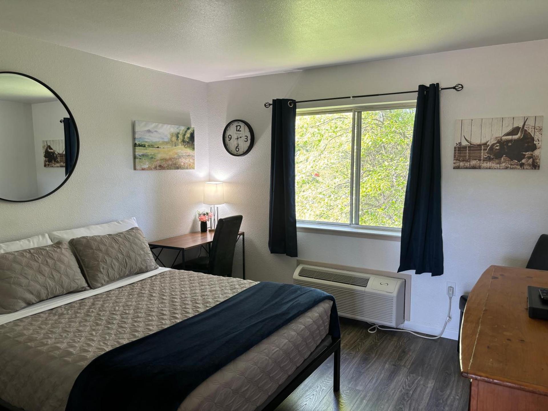 Brownsville Motel photo 68
