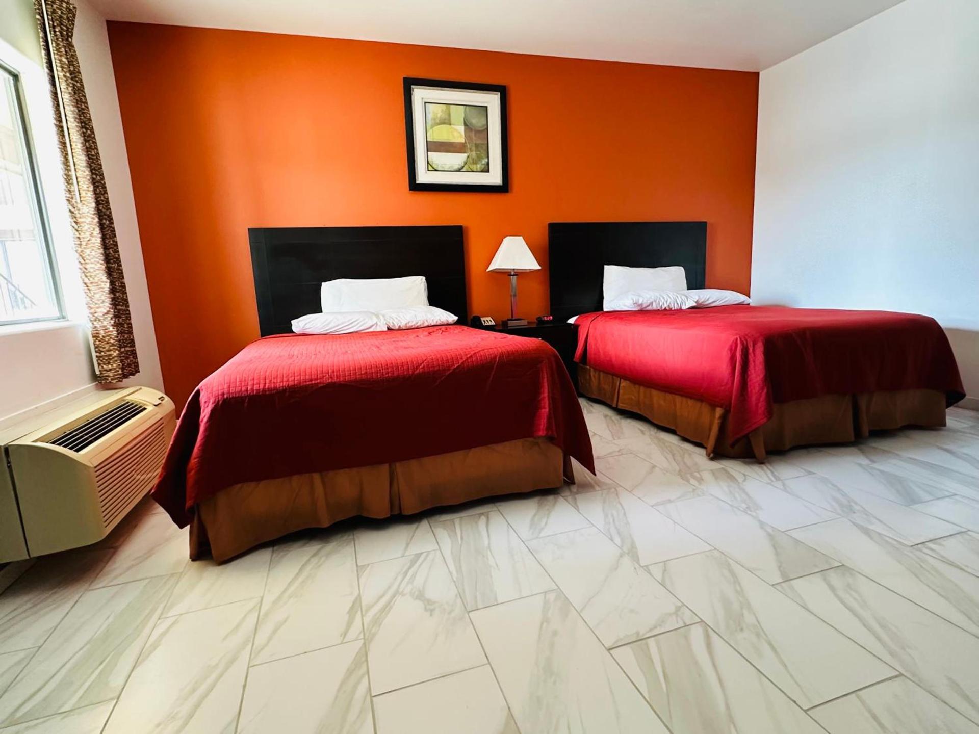 Lux Inn and Suites photo 3