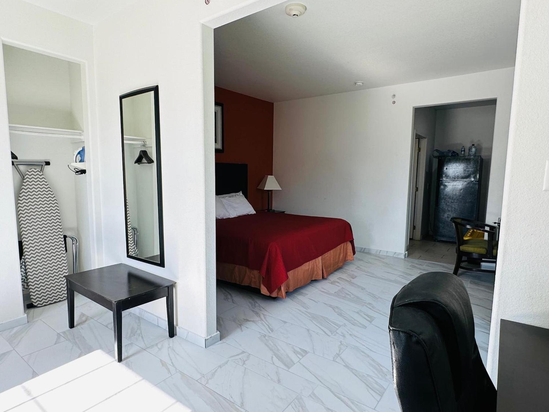 Lux Inn and Suites photo 4