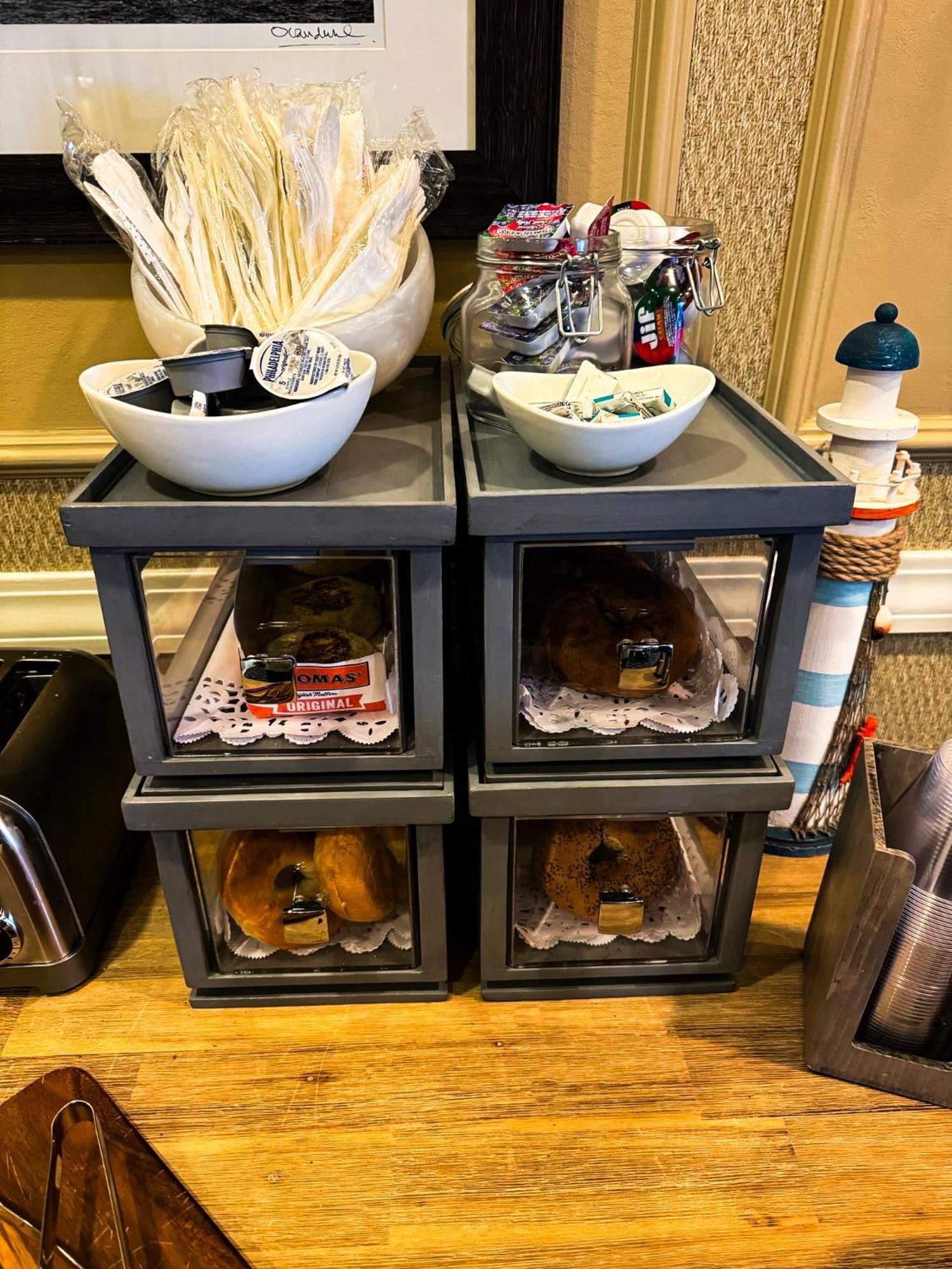 Newport Beach Hotel & Suites photo 96