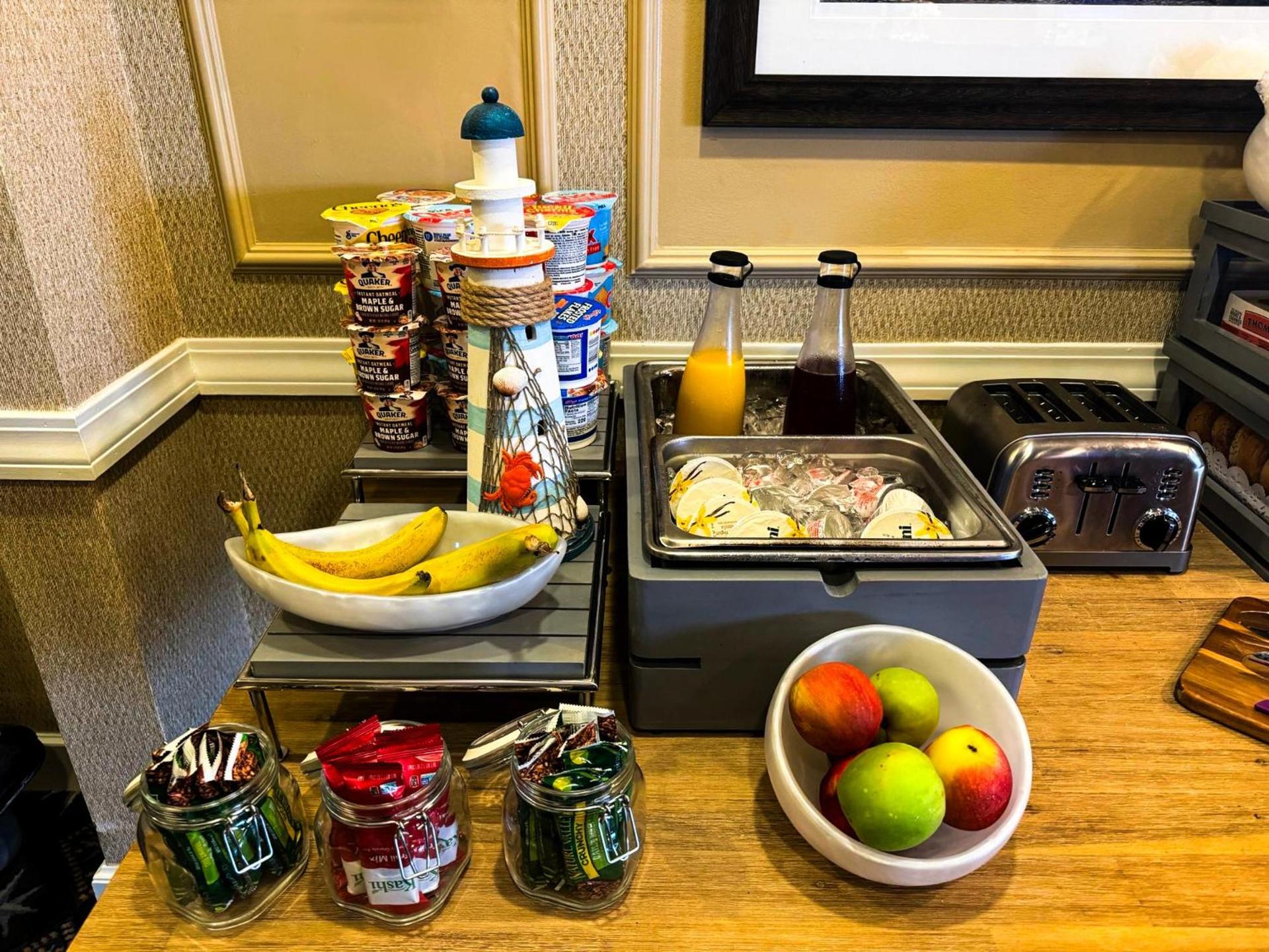 Newport Beach Hotel & Suites photo 98