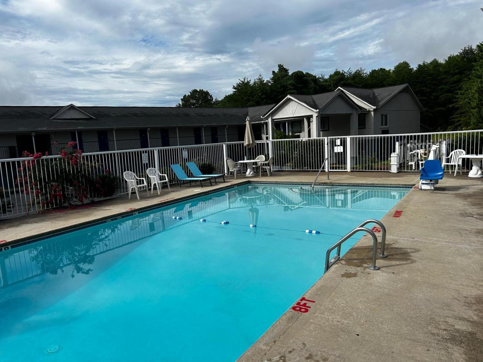 Days Inn by Wyndham Dahlonega University Area photo 29