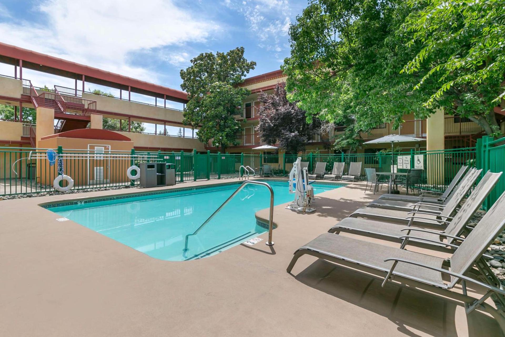 Best Western Plus Orchid Hotel & Suites photo 54