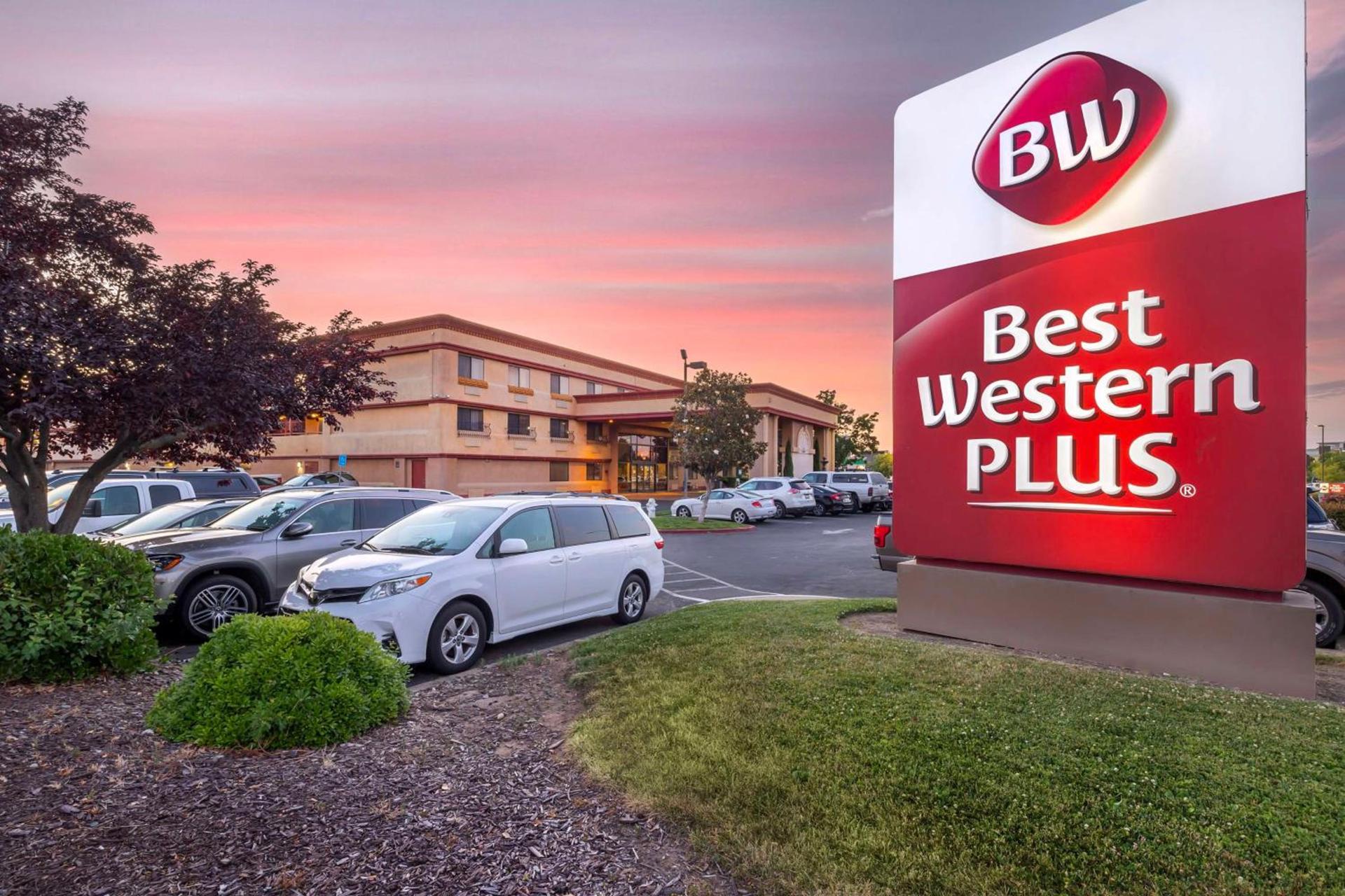 Best Western Plus Orchid Hotel & Suites photo 26