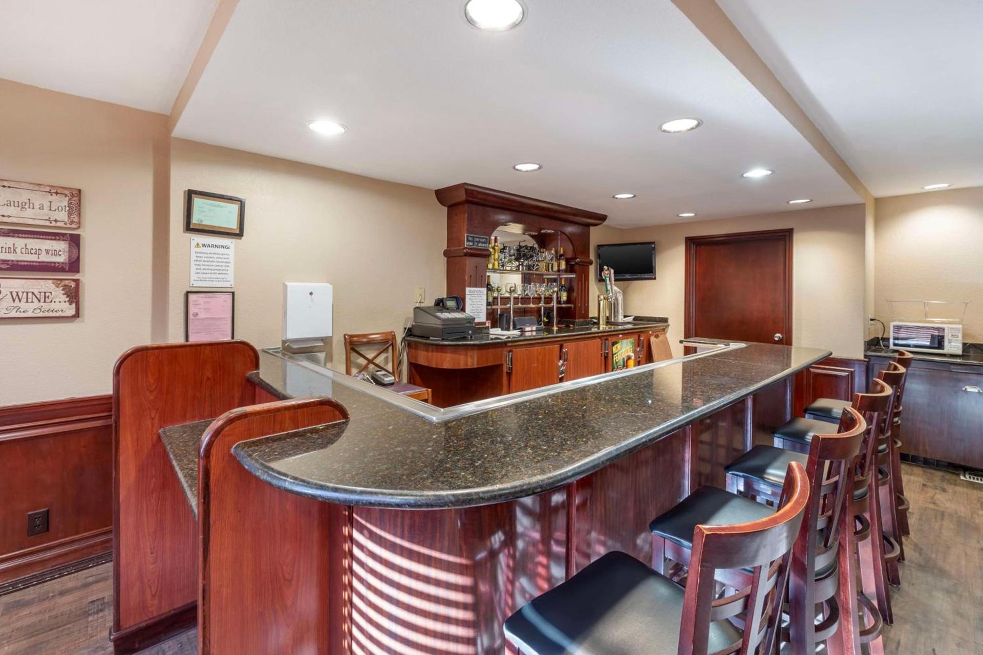 Best Western Plus Orchid Hotel & Suites photo 67
