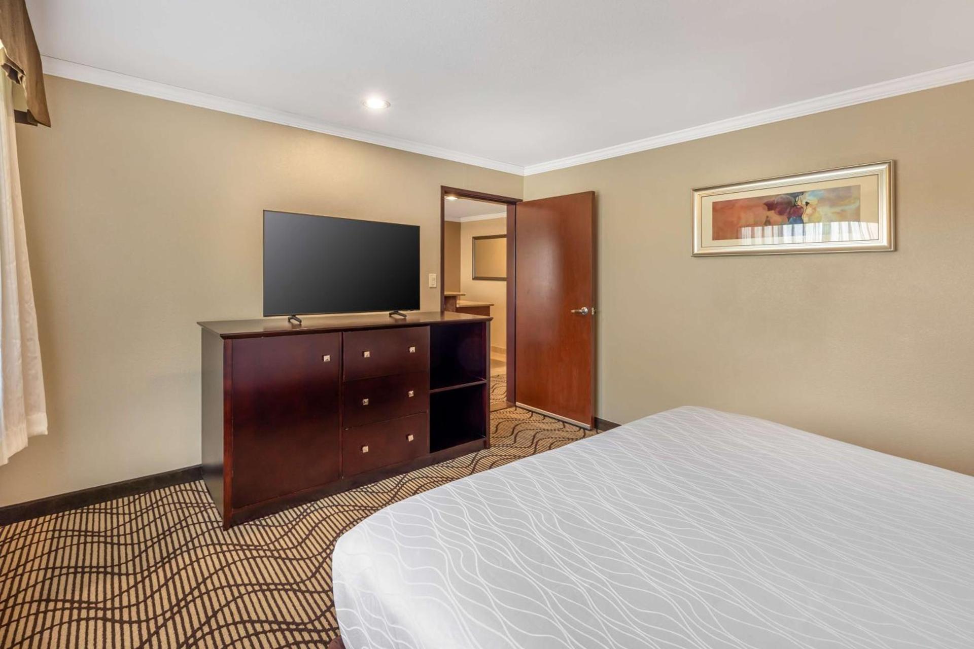 Best Western Plus Orchid Hotel & Suites photo 33