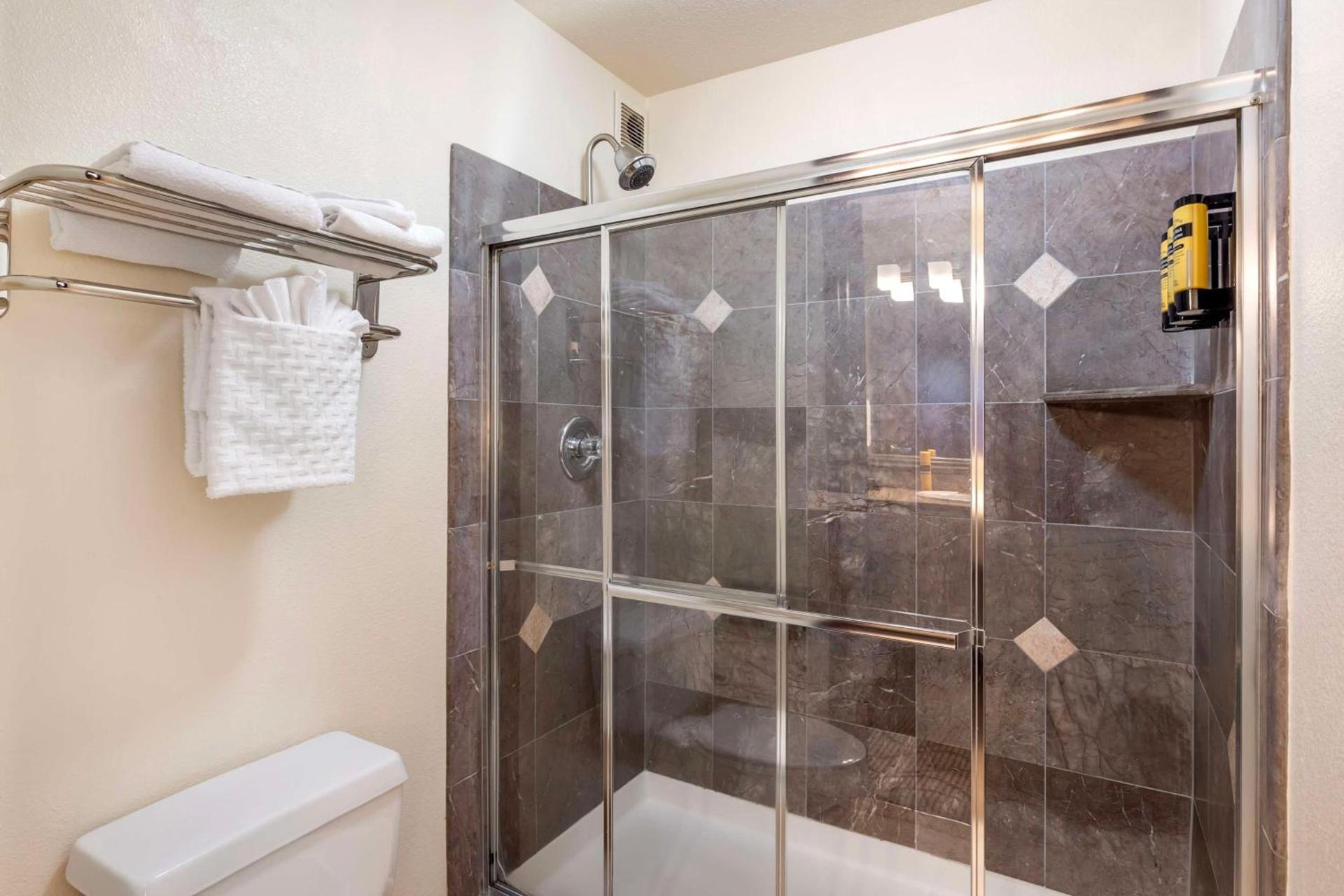 Best Western Plus Orchid Hotel & Suites photo 40