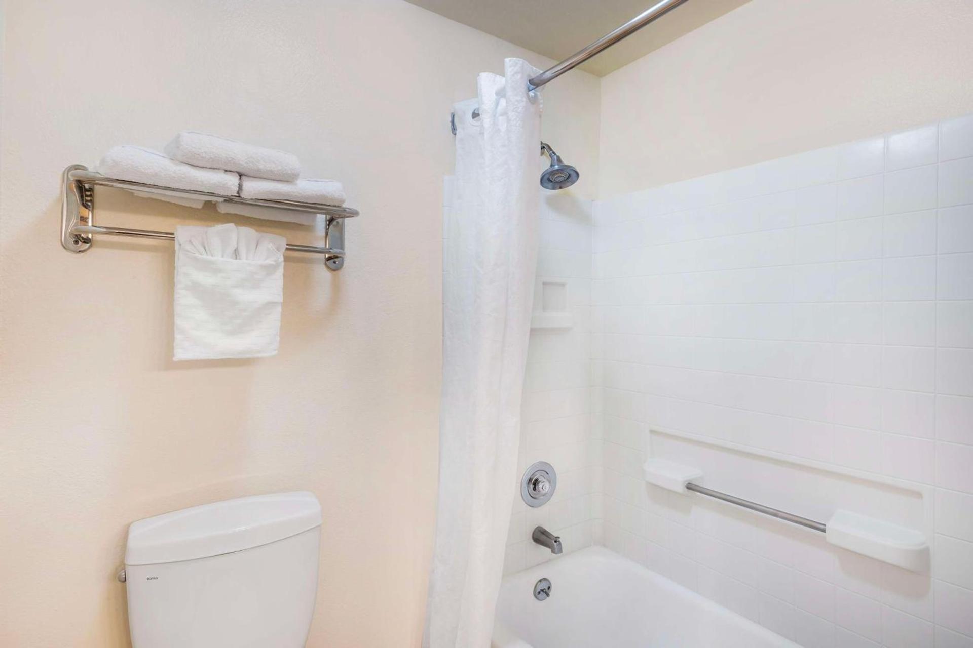 Best Western Plus Orchid Hotel & Suites photo 50