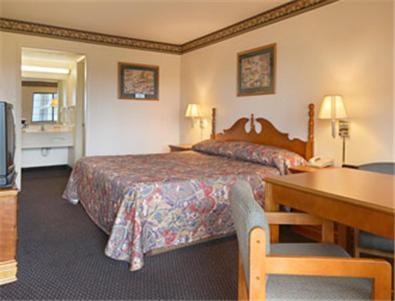 Days Inn & Suites by Wyndham Kokomo photo 13