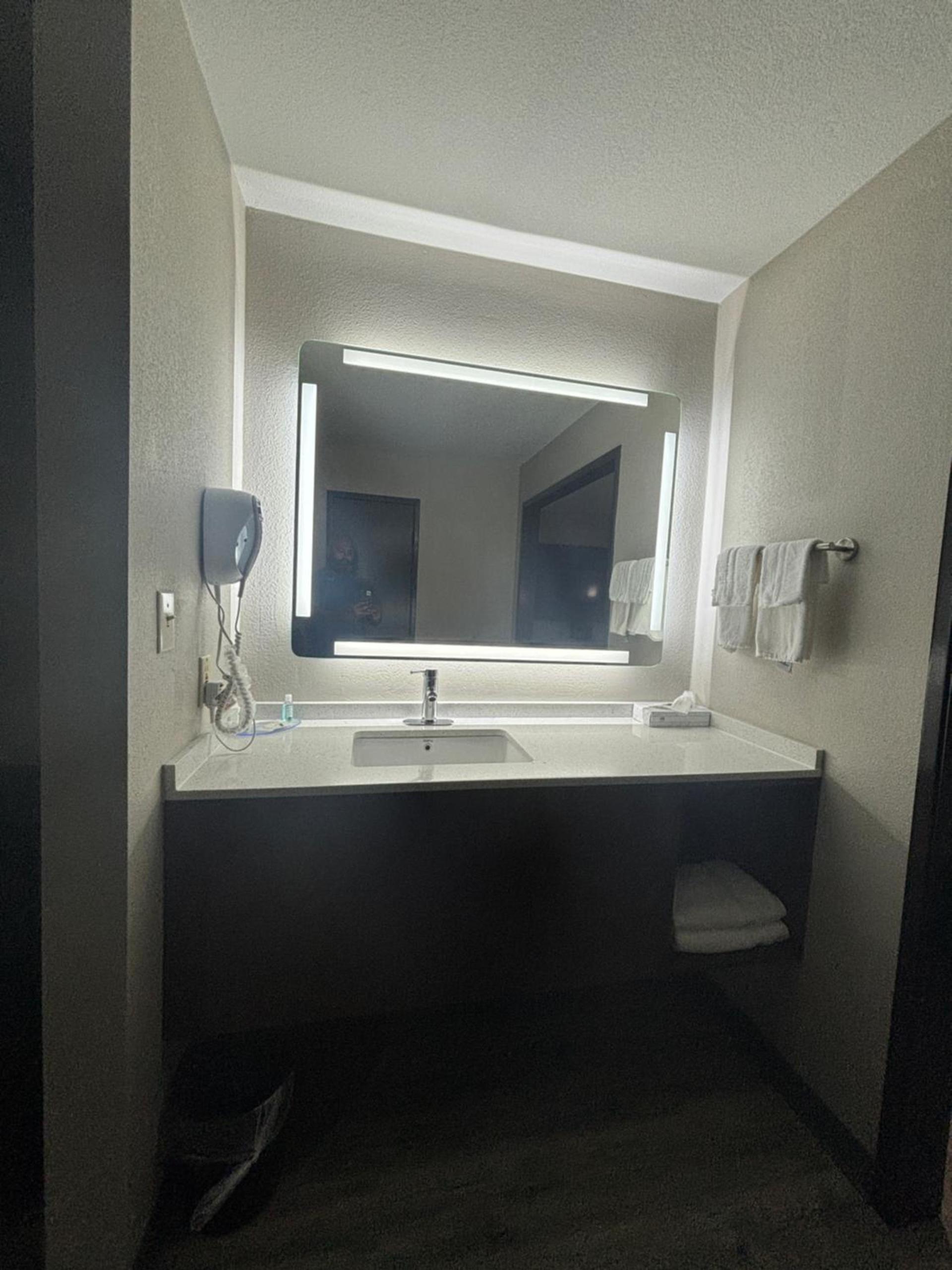 Quality Inn & Suites at Airport Blvd I-65 photo 28