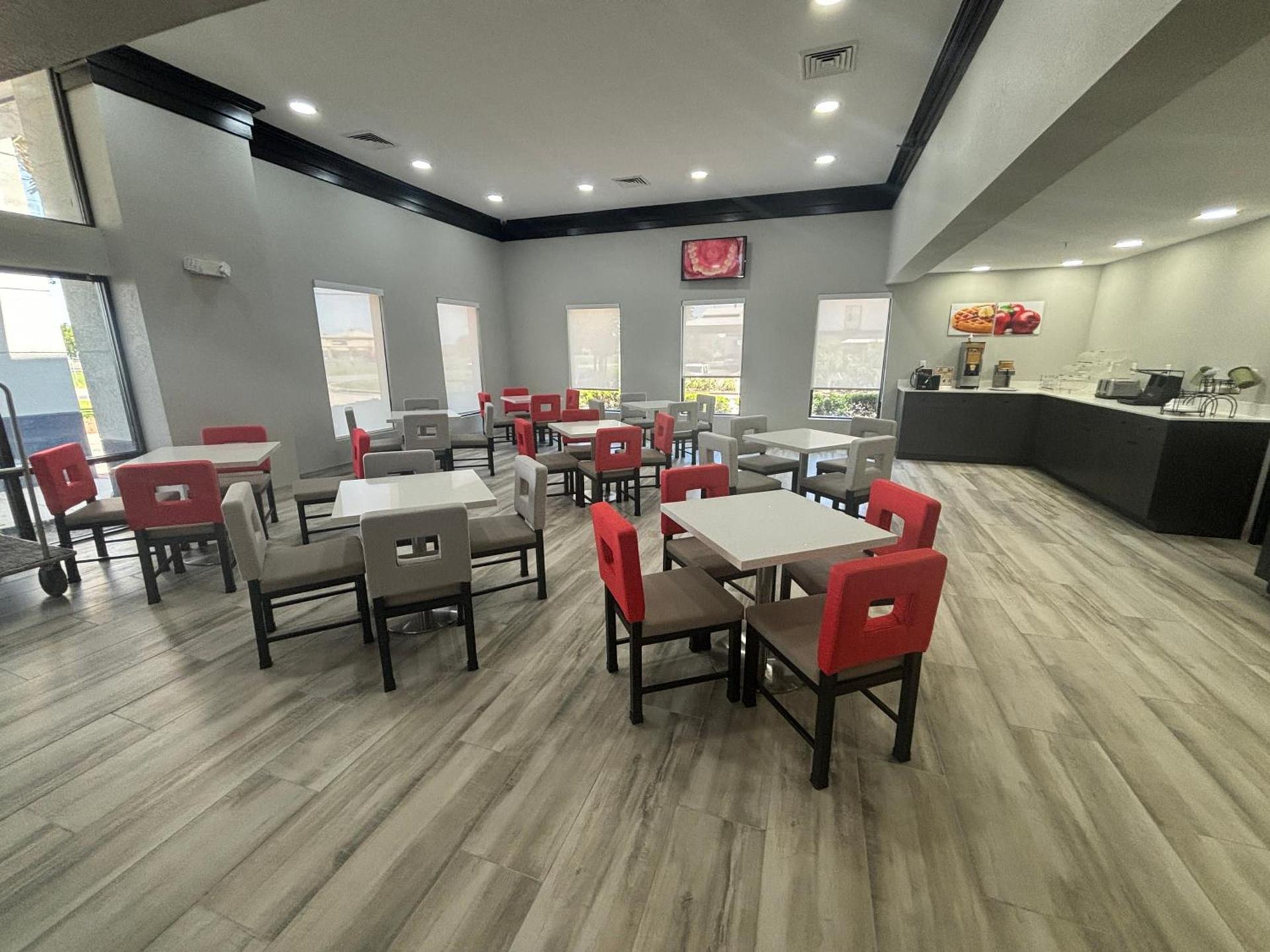 Quality Inn & Suites at Airport Blvd I-65 photo 31