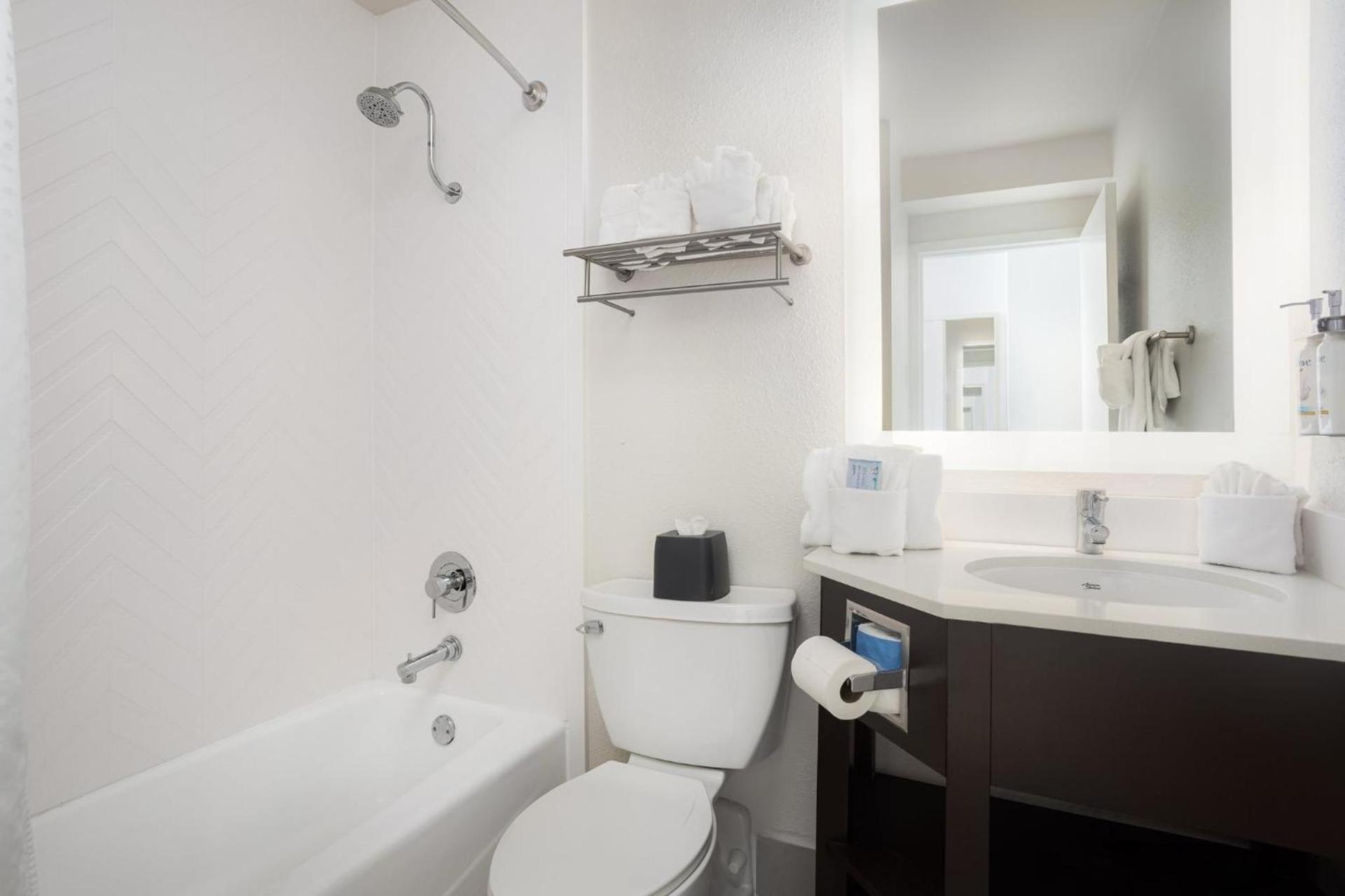 Holiday Inn Resort Oceanfront at Surfside Beach by IHG photo 74