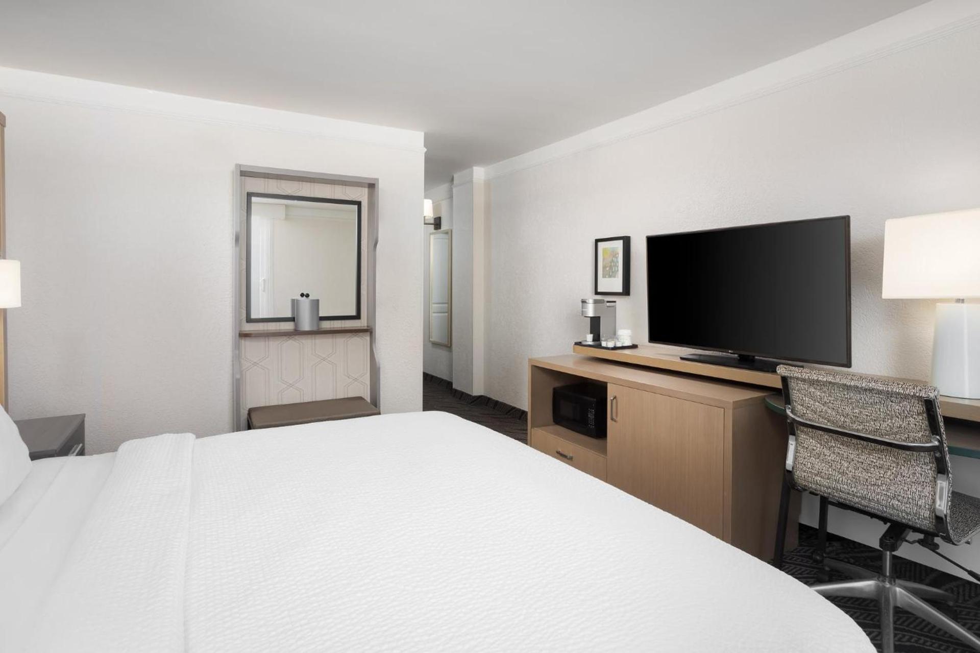 Holiday Inn Resort Oceanfront at Surfside Beach by IHG photo 76