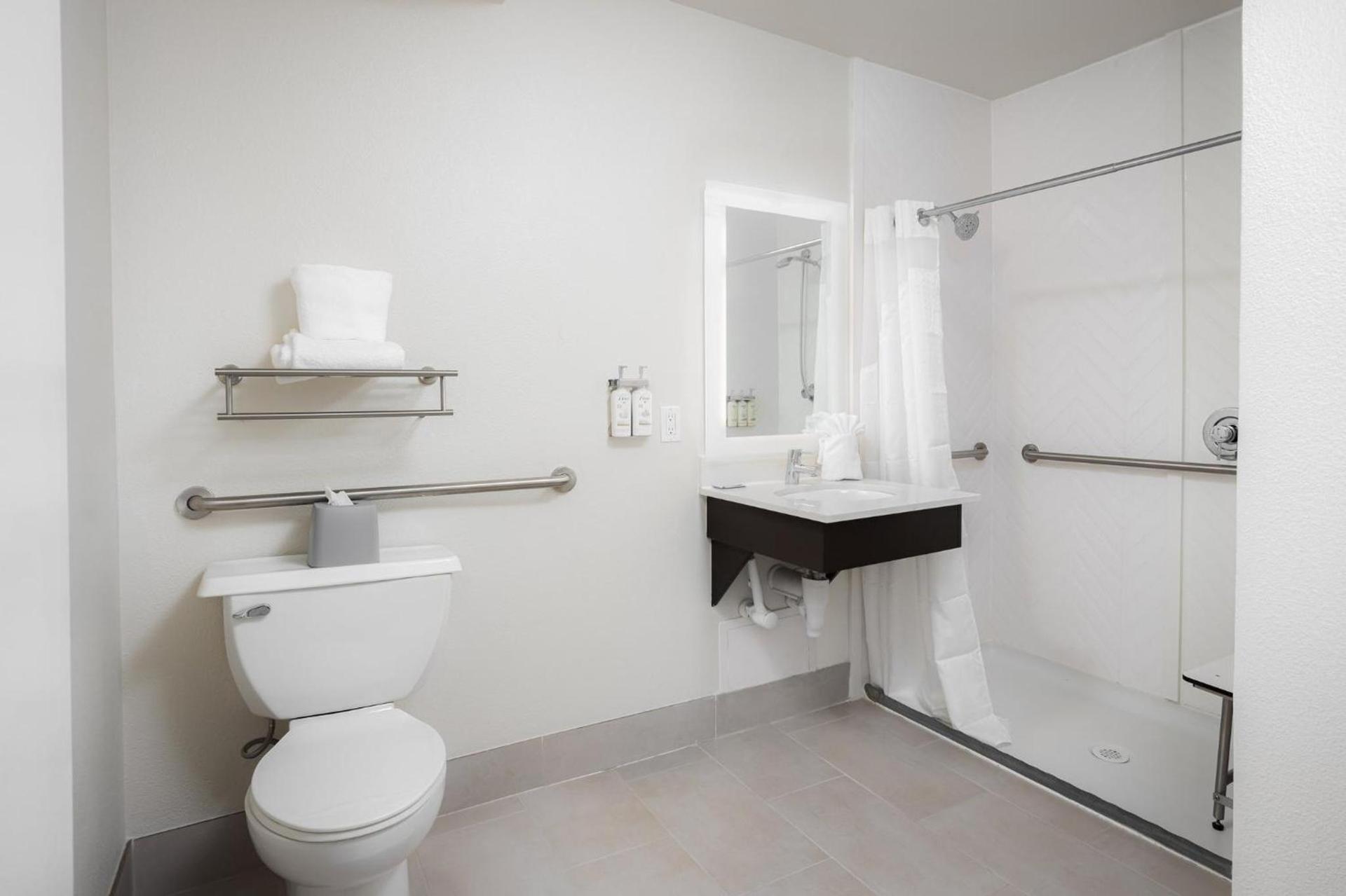 Holiday Inn Resort Oceanfront at Surfside Beach by IHG photo 80