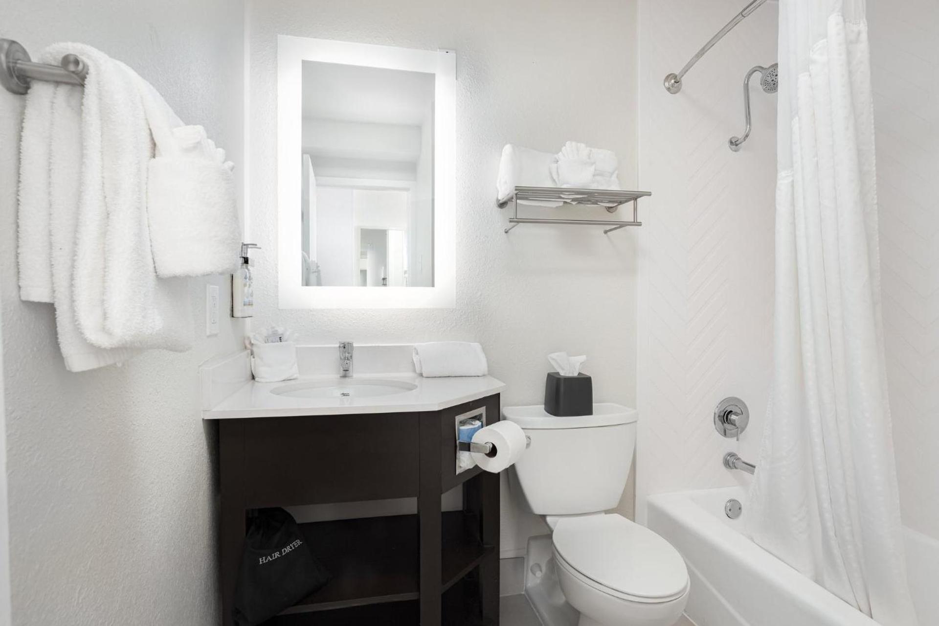 Holiday Inn Resort Oceanfront at Surfside Beach by IHG photo 79