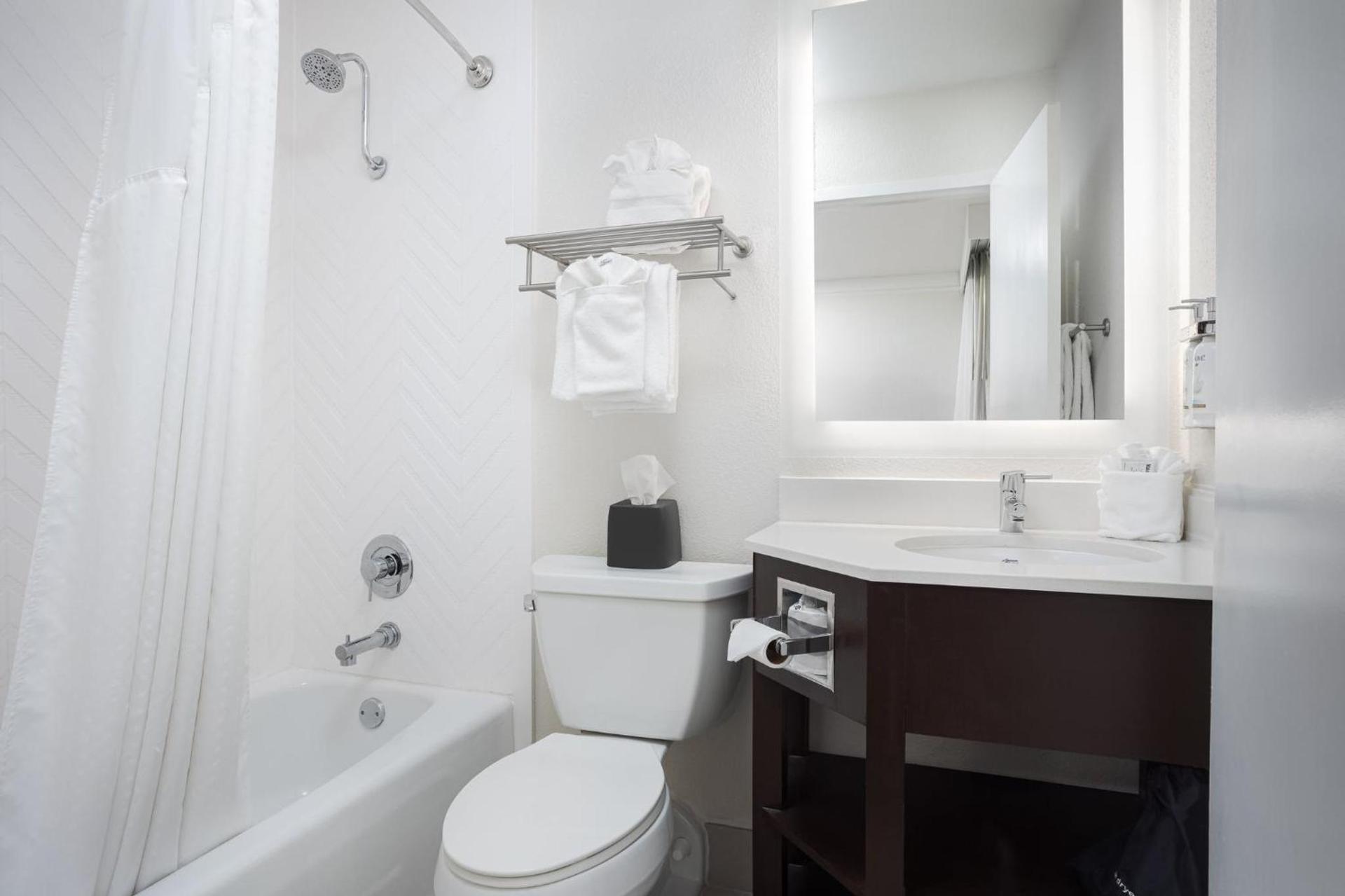 Holiday Inn Resort Oceanfront at Surfside Beach by IHG photo 84
