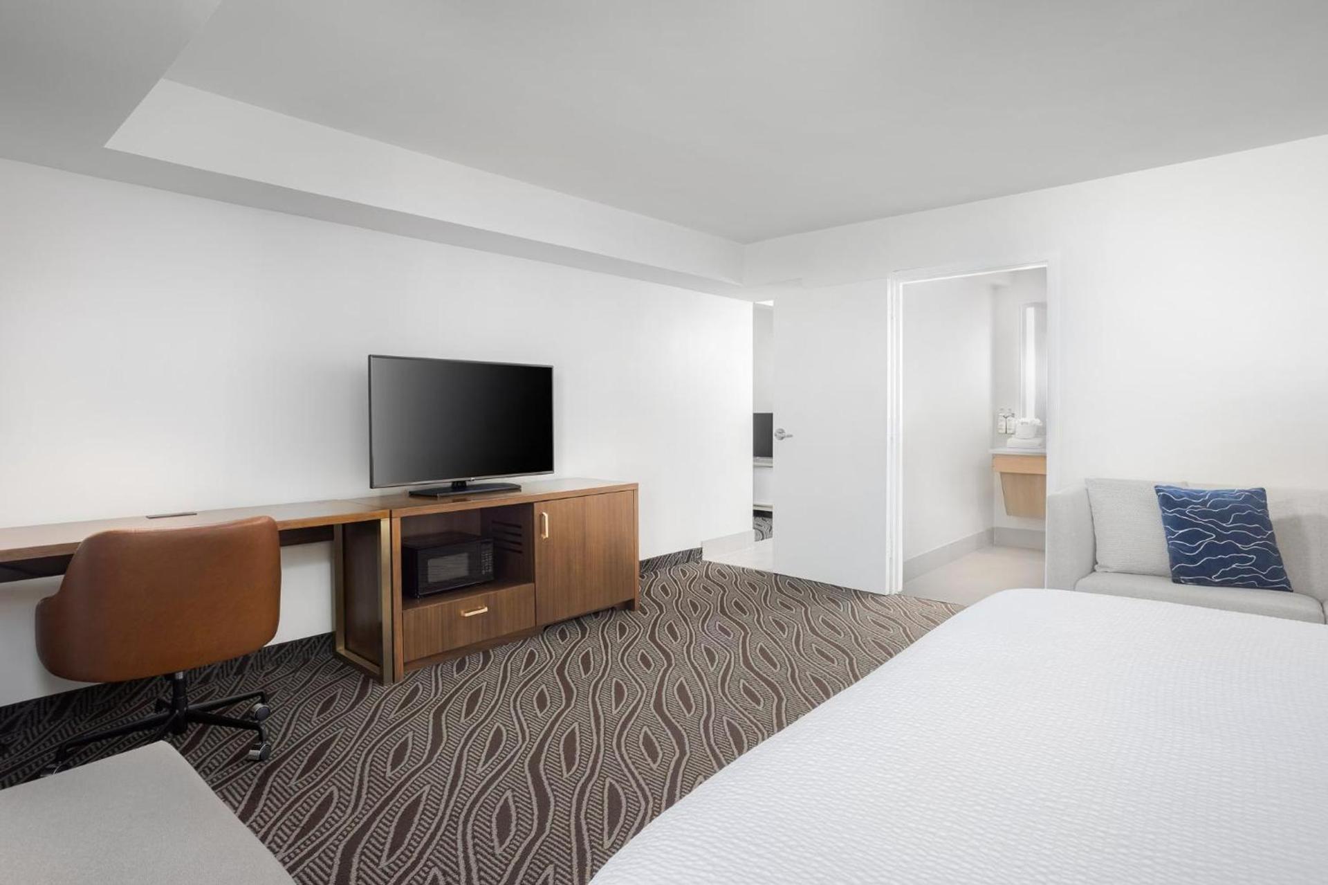Holiday Inn Resort Oceanfront at Surfside Beach by IHG photo 82