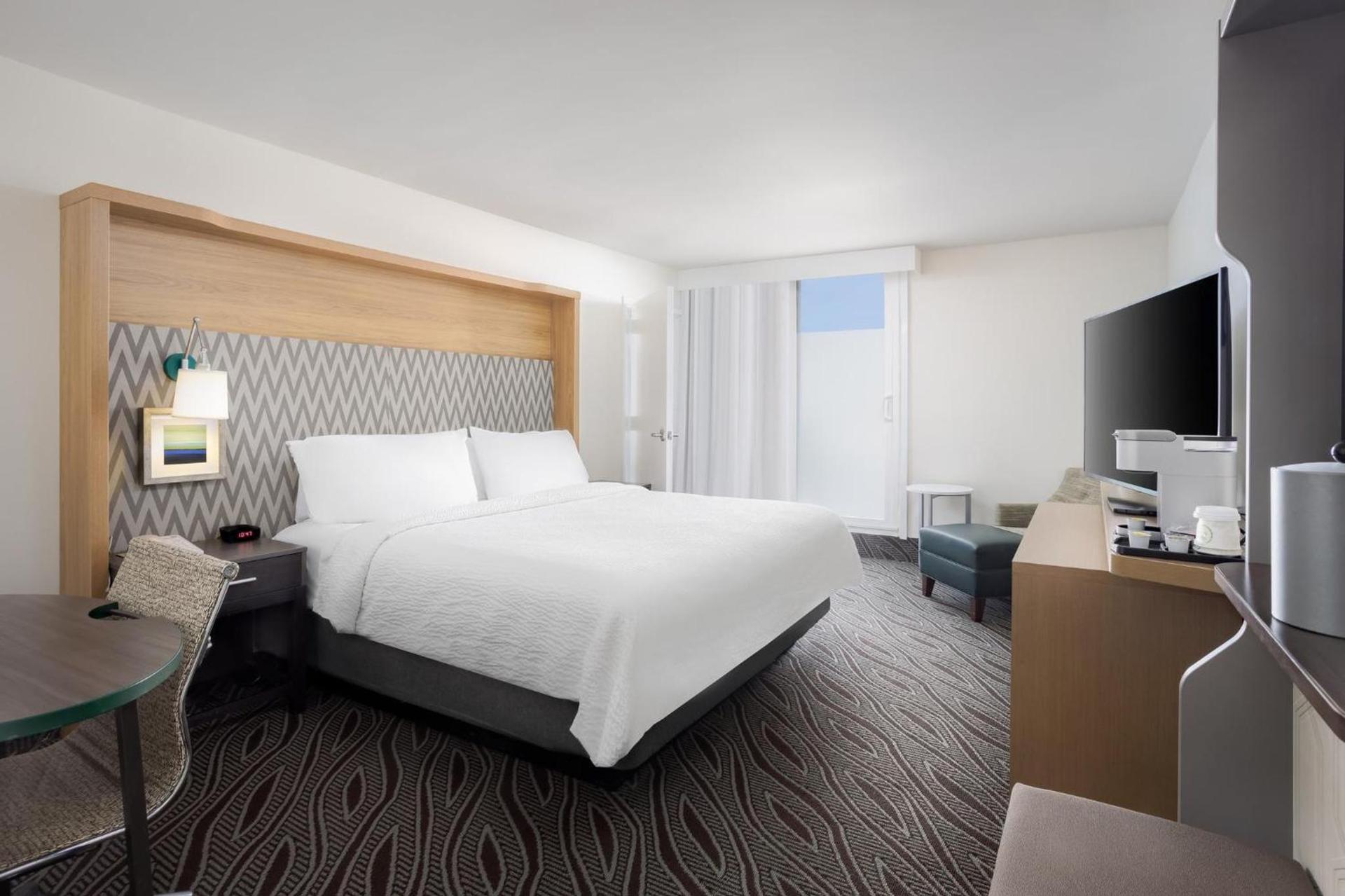 Holiday Inn Resort Oceanfront at Surfside Beach by IHG photo 85