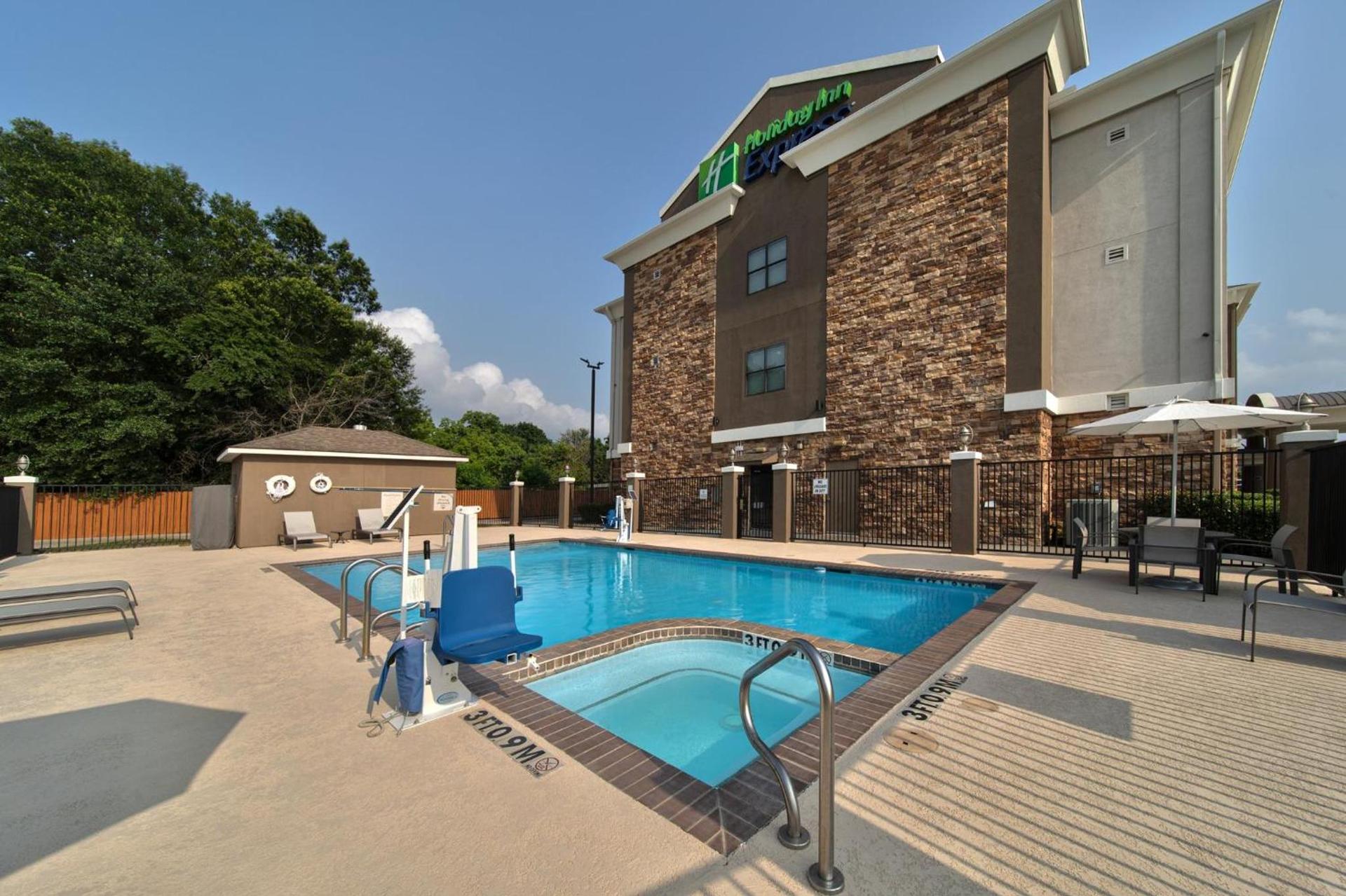 Holiday Inn Express & Suites Cleveland by IHG photo 63