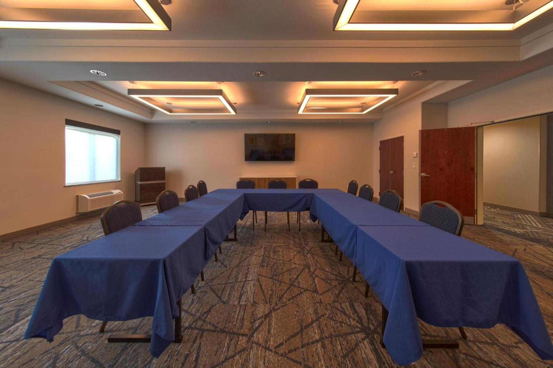 Holiday Inn Express & Suites Cleveland by IHG photo 67