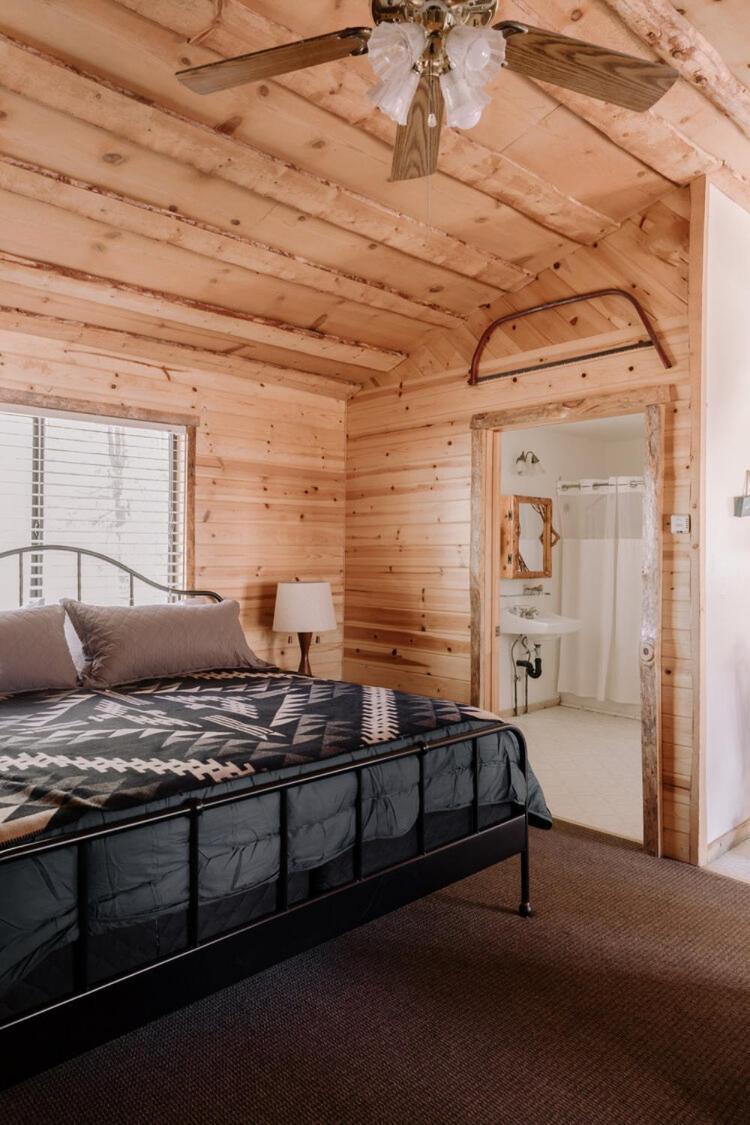 oak knoll lodge photo 18