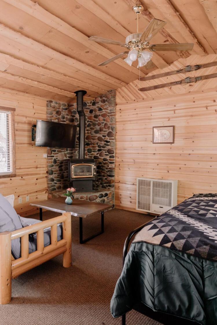 oak knoll lodge photo 19