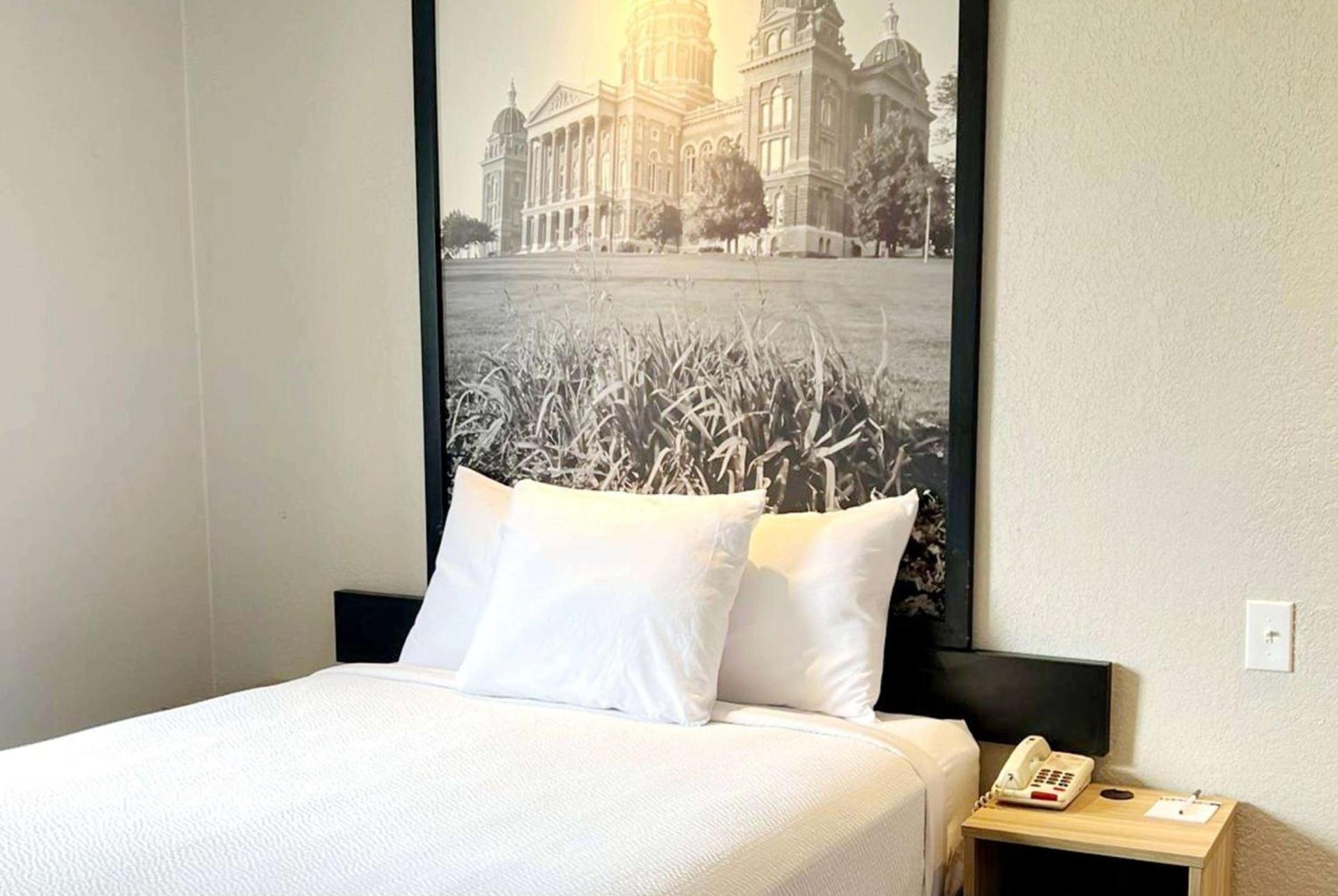 Super 8 by Wyndham Cedar Rapids photo 30